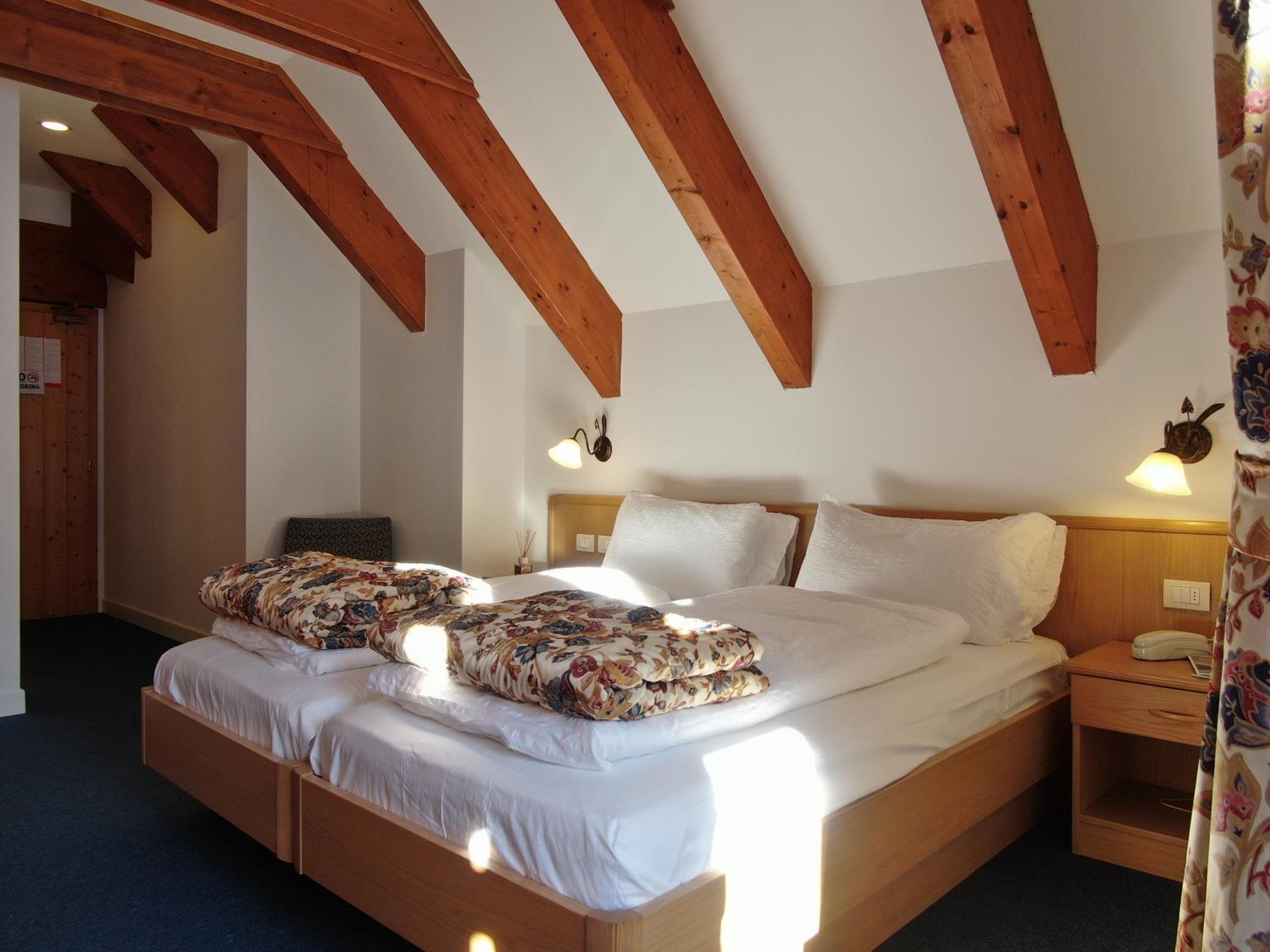 Double or Twin Room - Photo 8