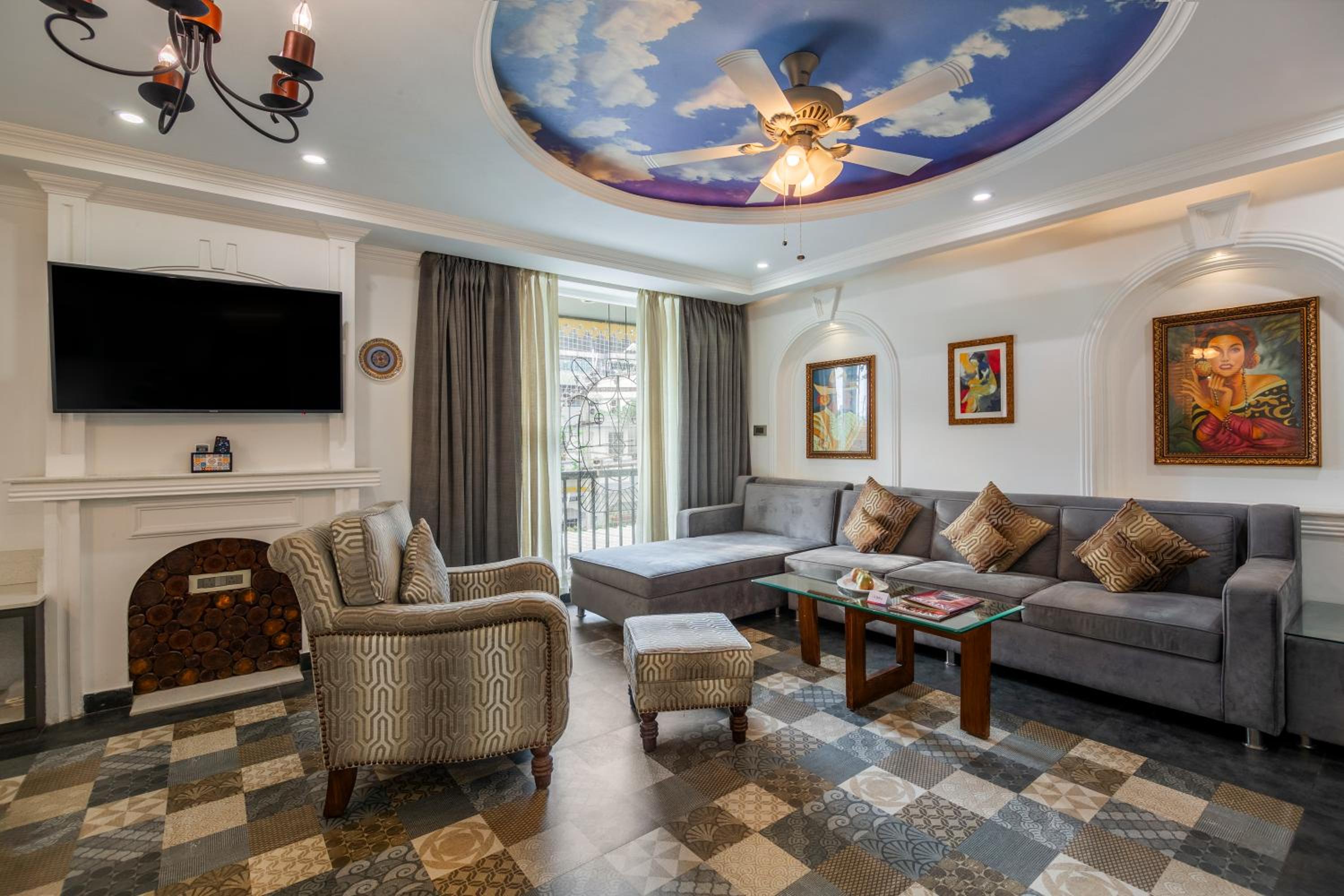 Privilege Suite - Photo 8