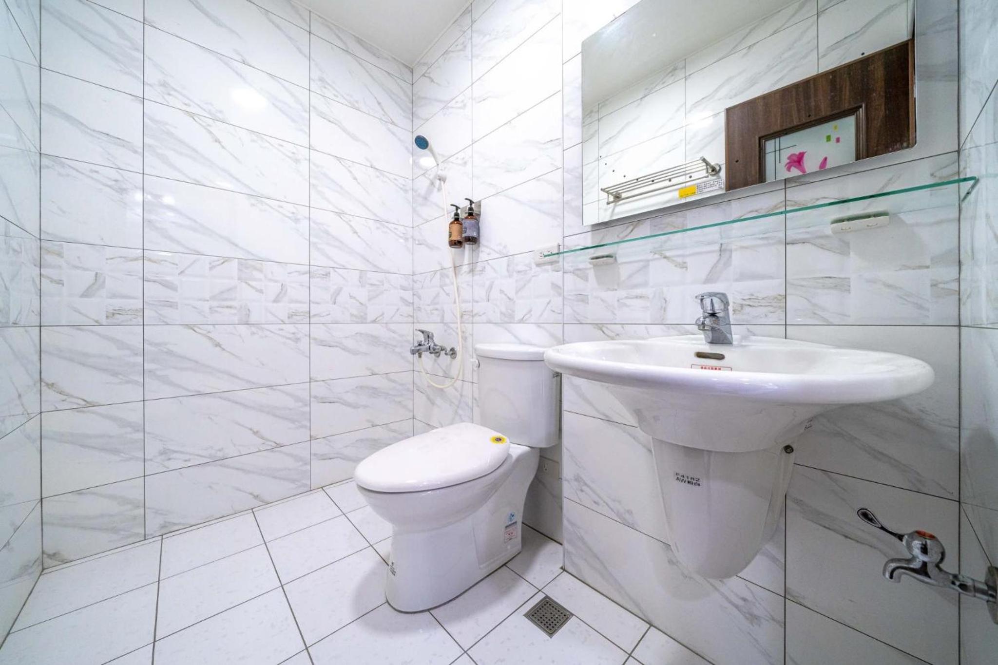 Quadruple Room with Private Bathroom photo 3