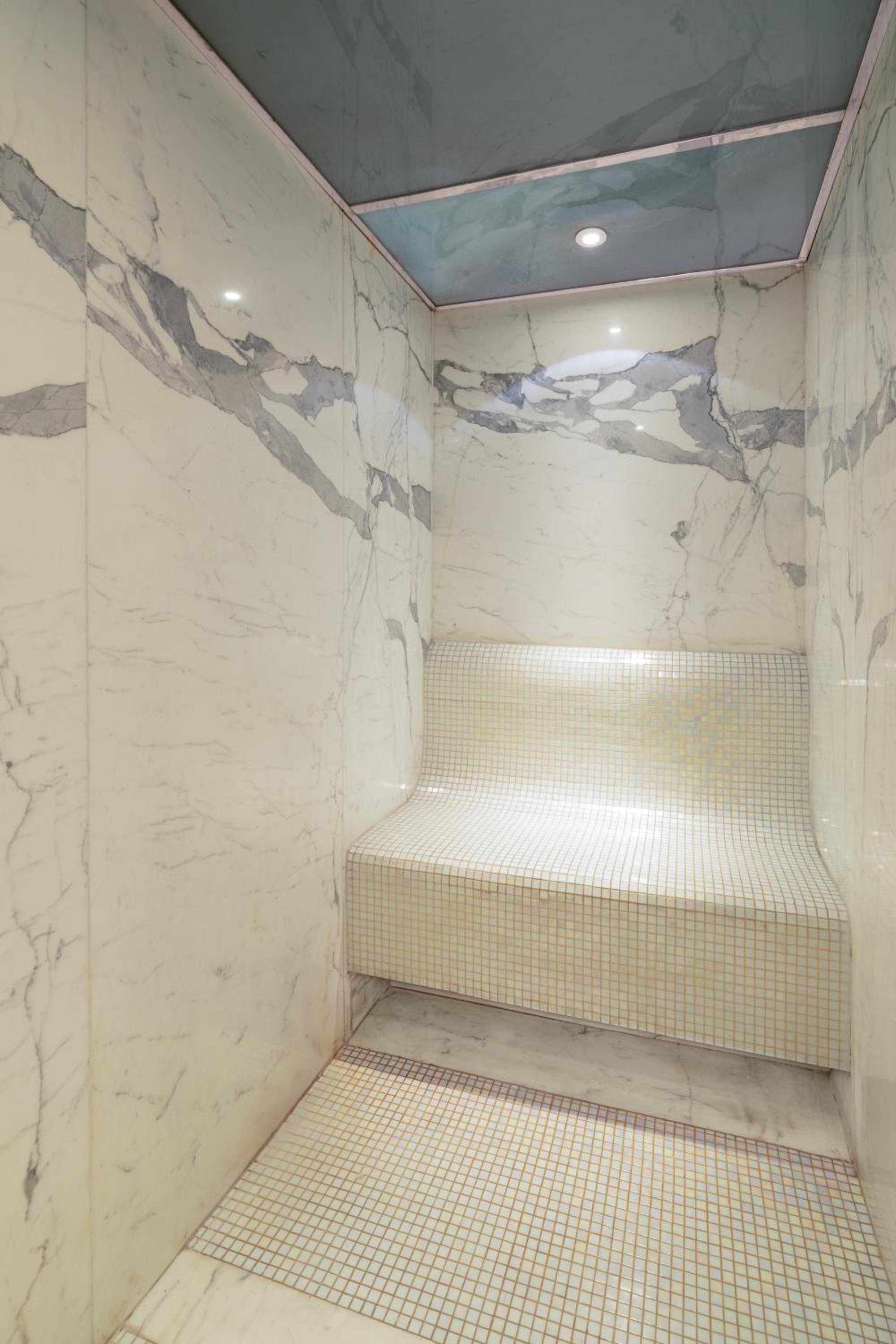 Presidential Suite King Bed Pool View thumbnail 6