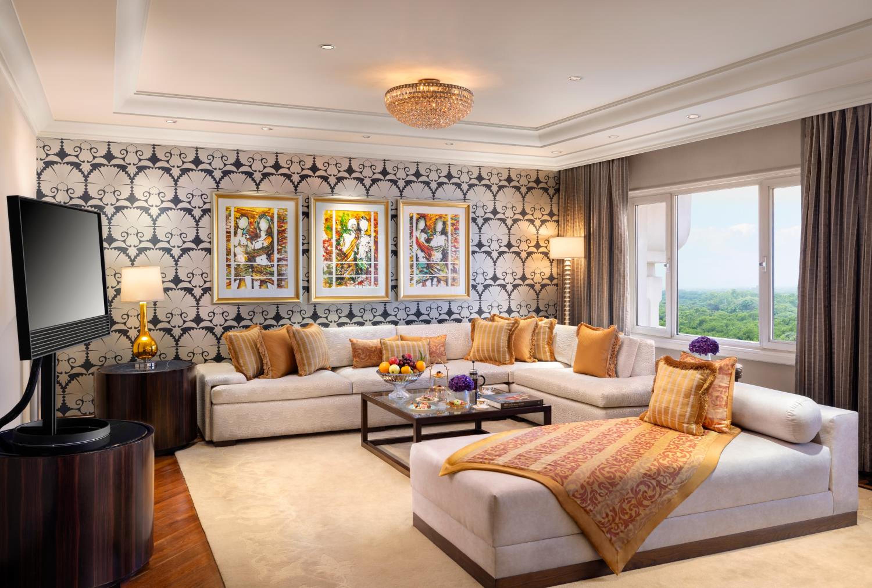 Presidential Suite King Bed Pool View