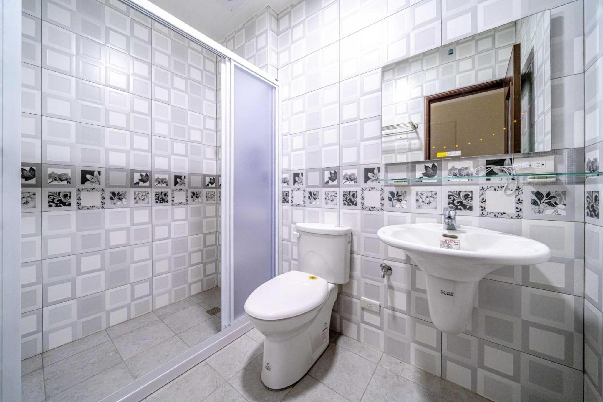 Double Room with Shared Bathroom photo 2