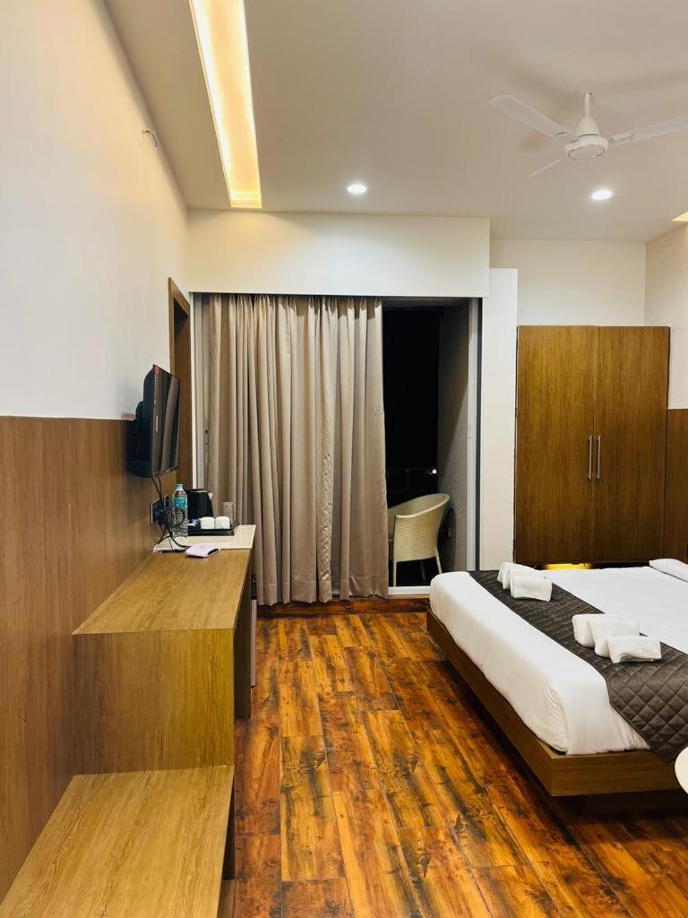 Superior King Room photo 2
