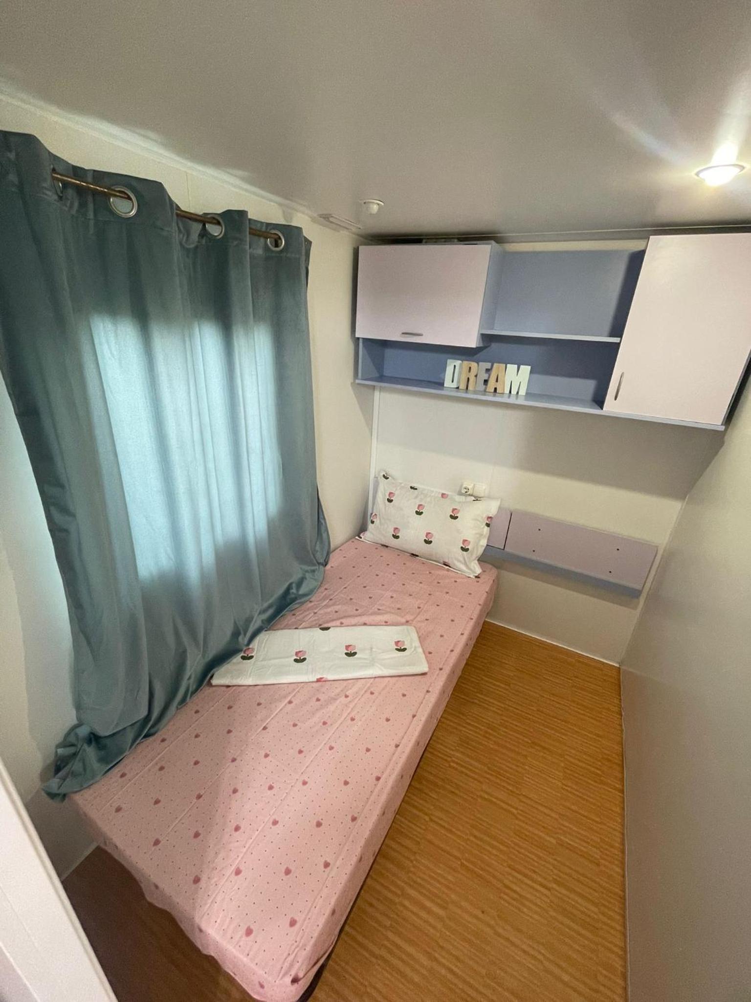 Mobile Home photo 3