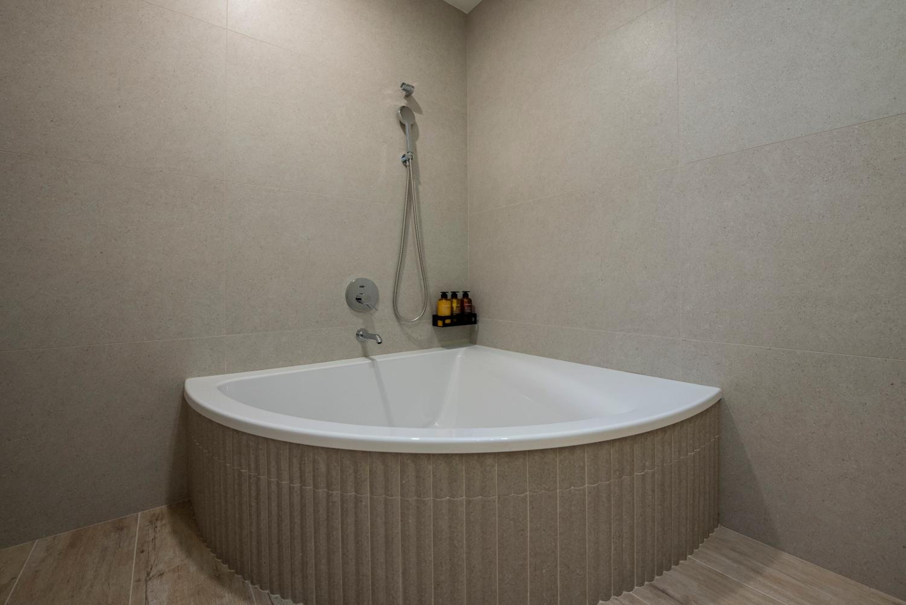 Double Room in the Corral, with bathtub. With terrace, garden views. photo 3