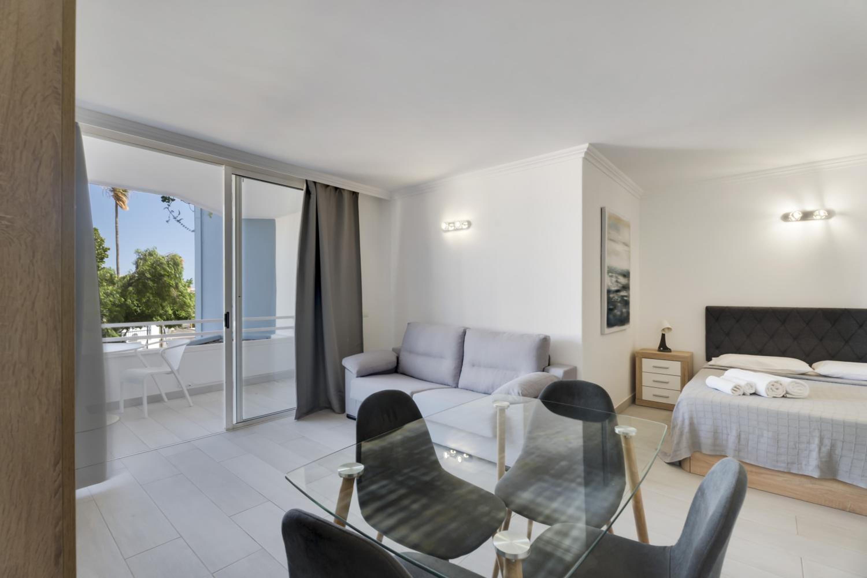 Apartamento de un dormitorio superior con balcón