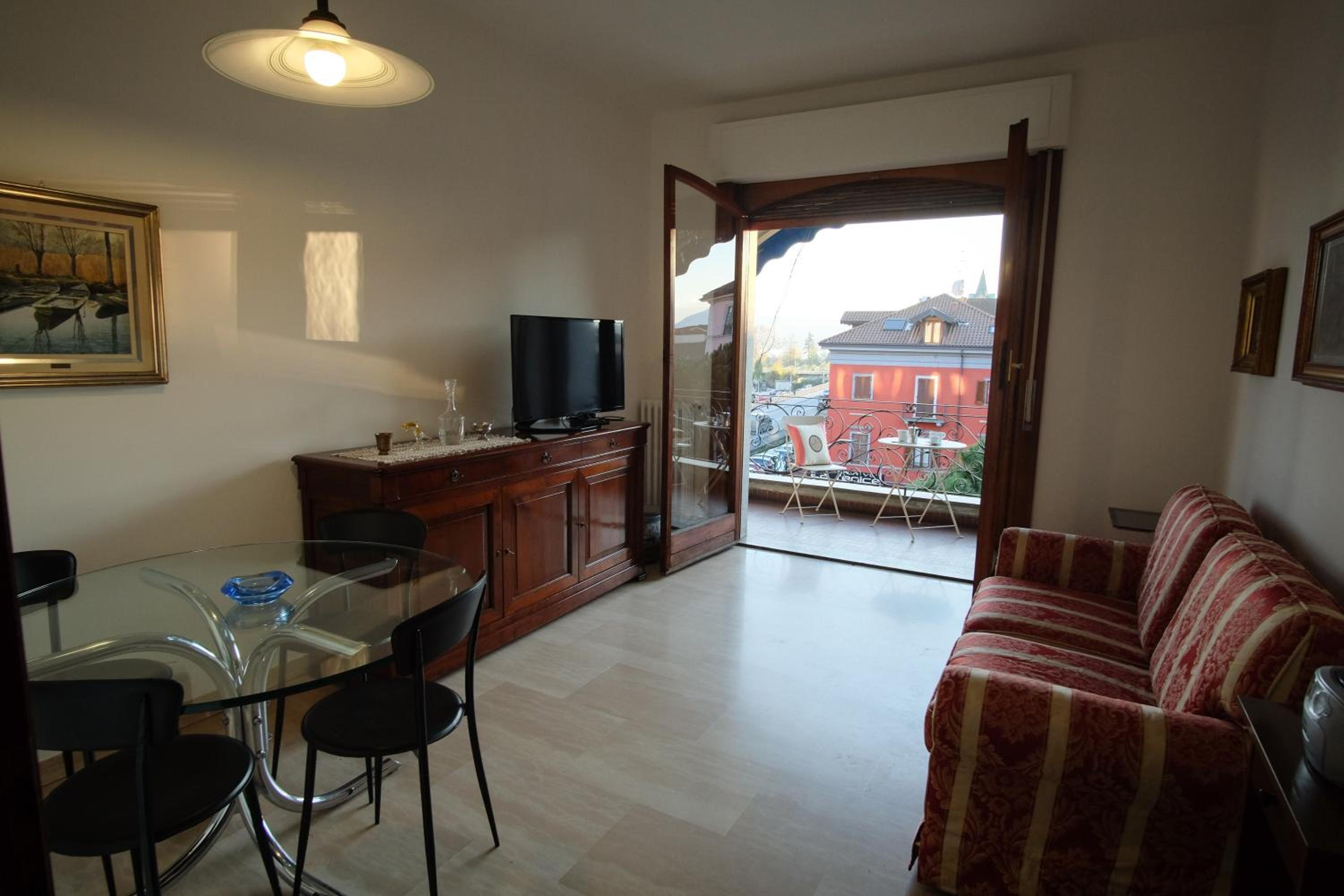 One-Bedroom Apartment with View
