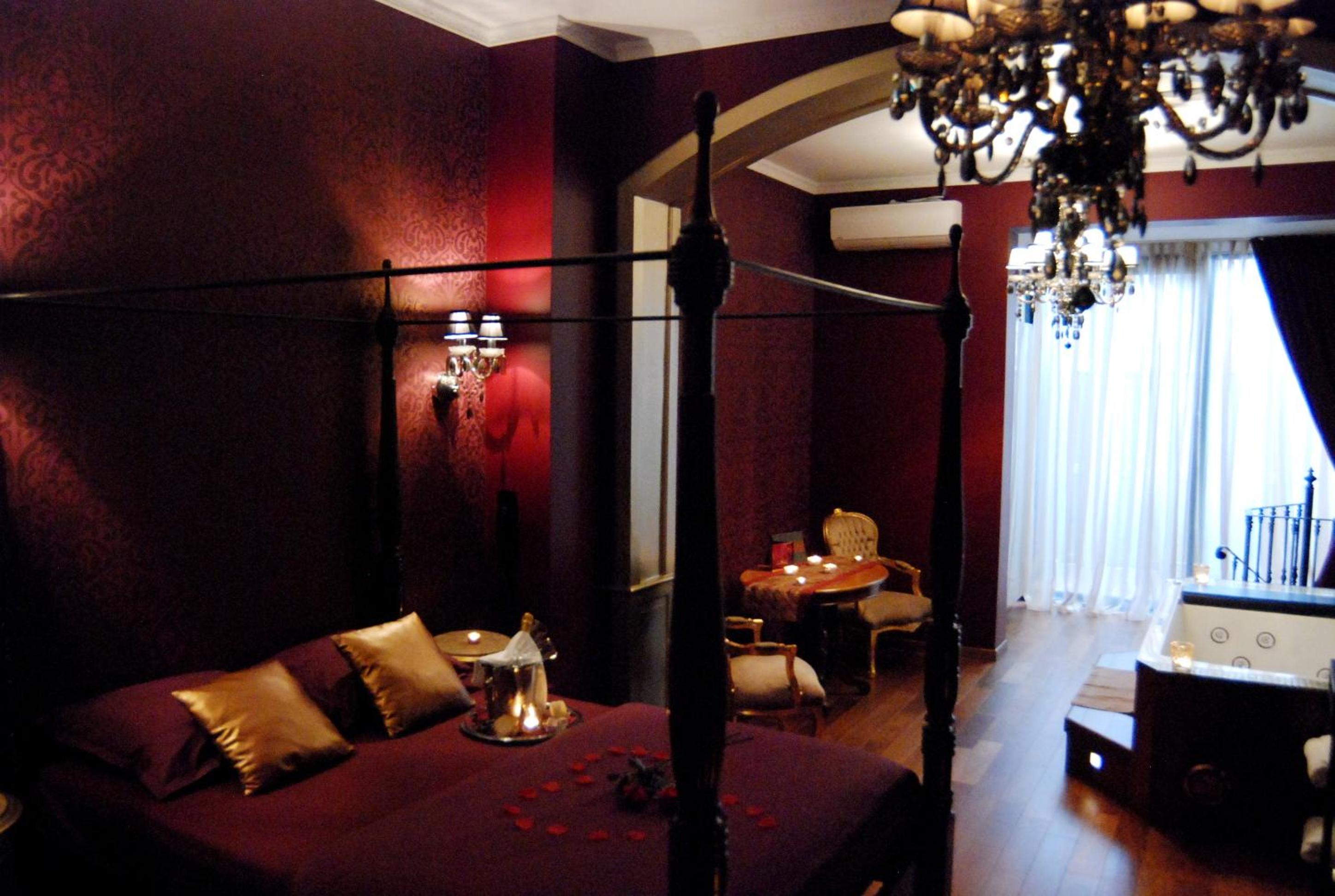 Deluxe Suite with Spa Bath - Photo 1