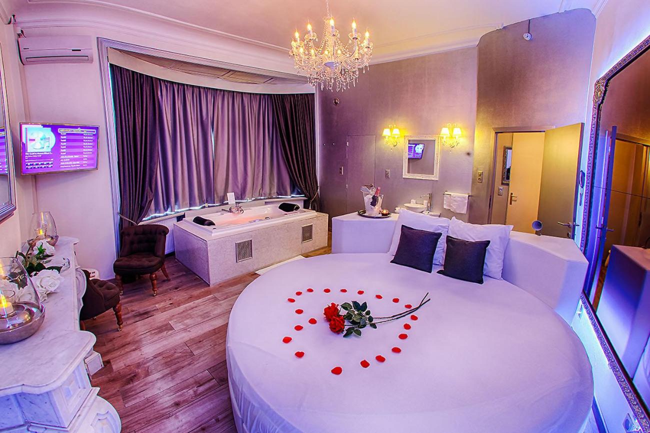 Double Room with Spa Bath - Photo 4
