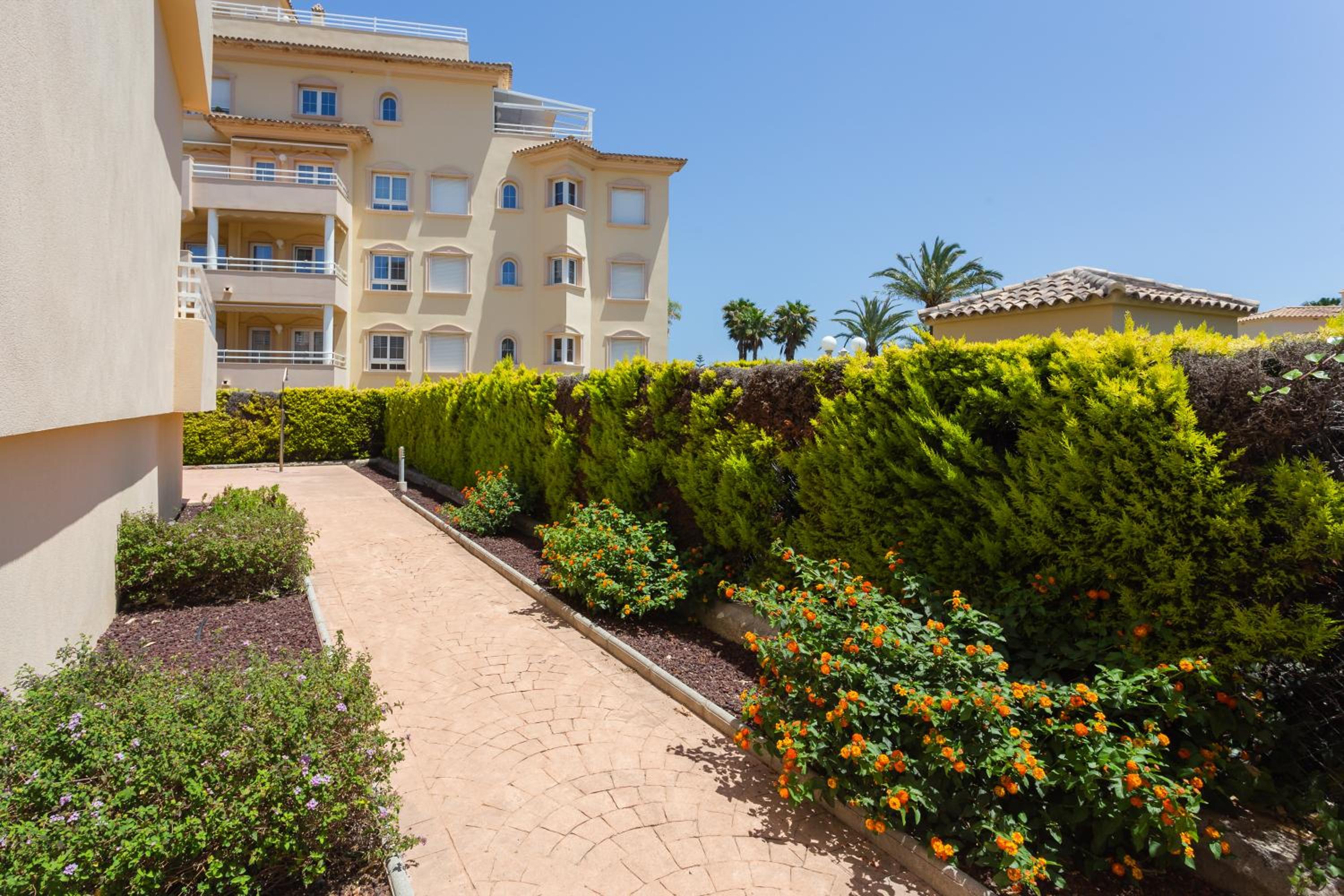 One-Bedroom Apartment with Garden View photo 3