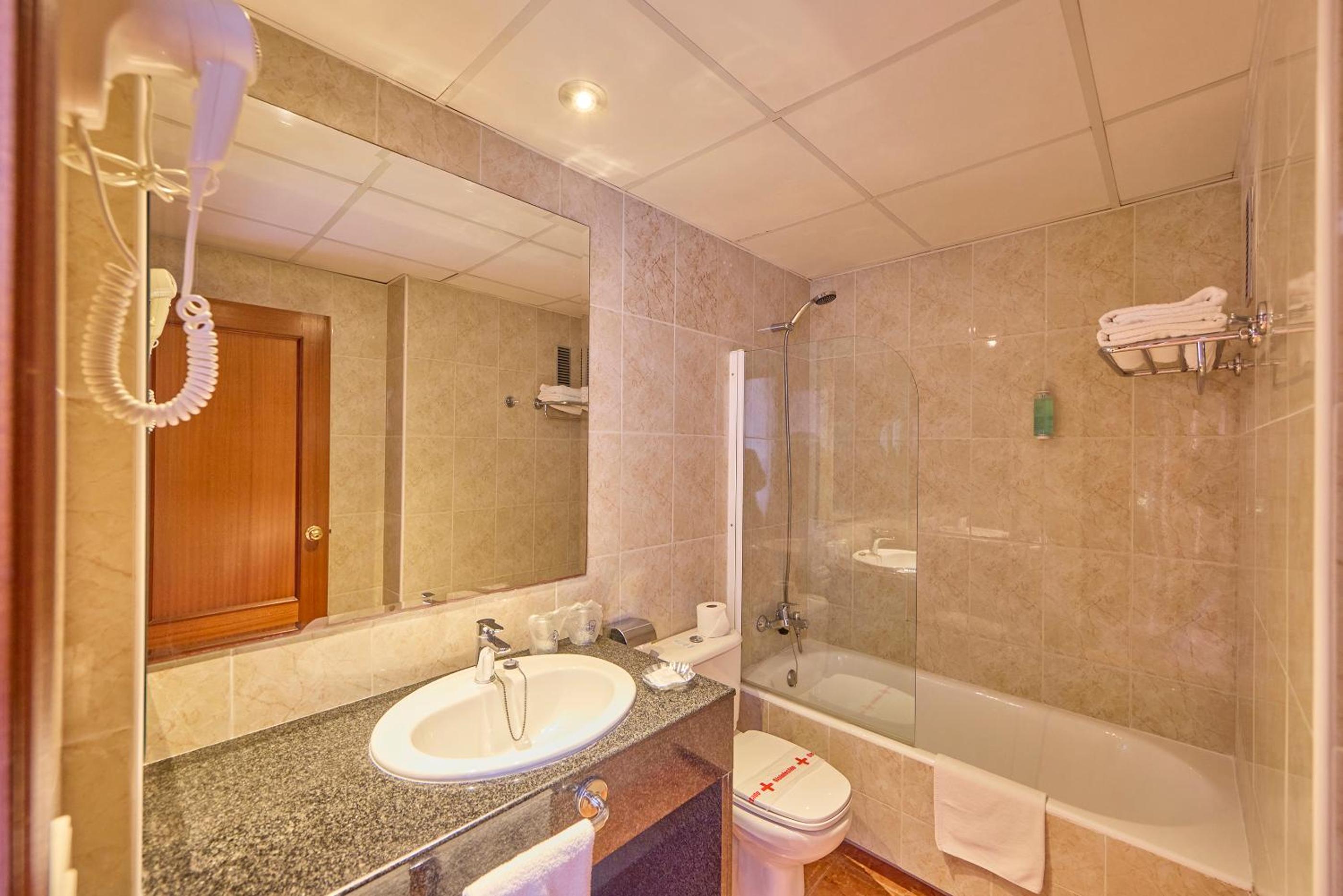 Triple Room (2 Adults + 1 Child) photo 3