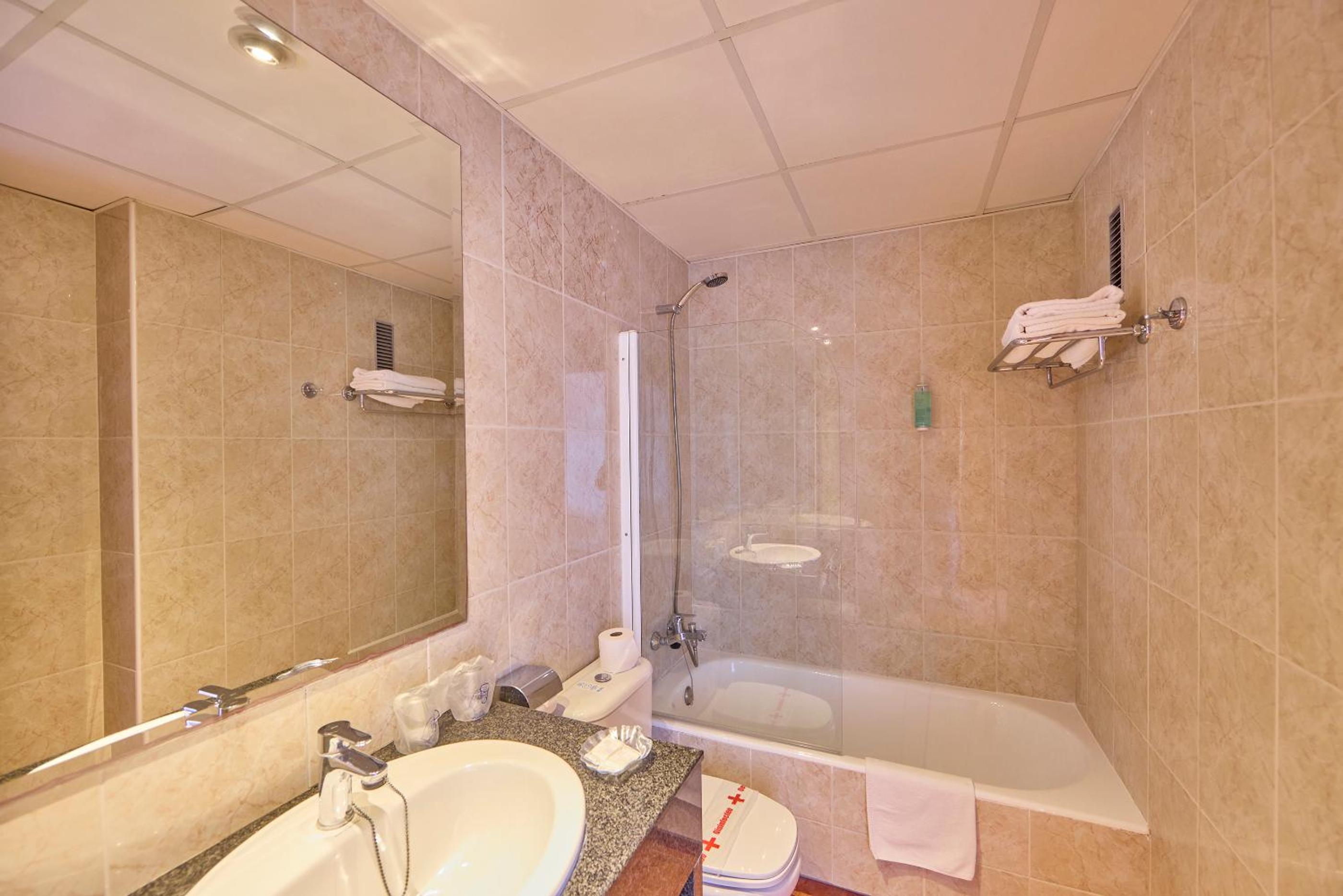 Standard Quadruple Room photo 2