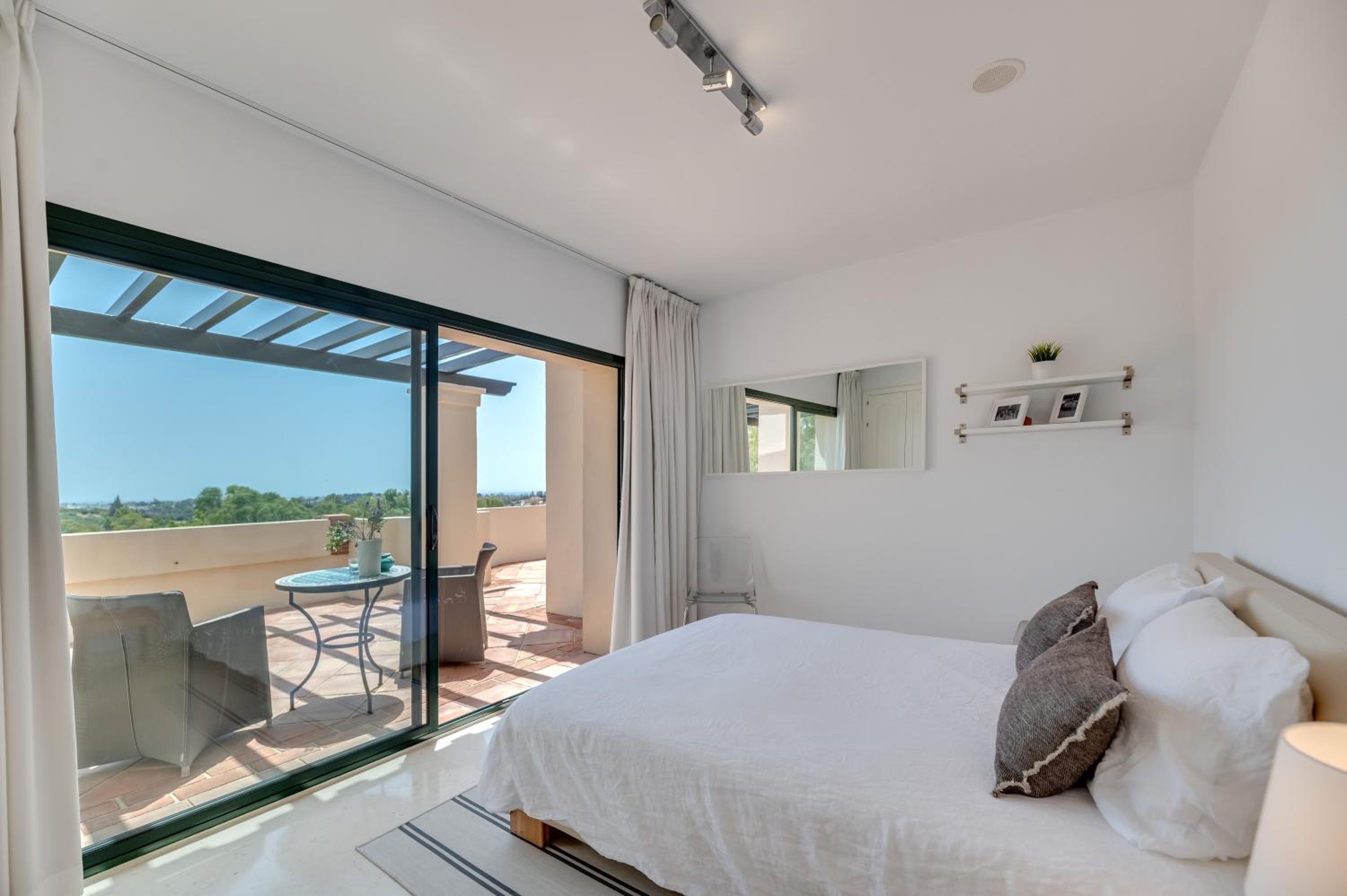 Two-Bedroom Deluxe Apartment with Ocean View photo 2