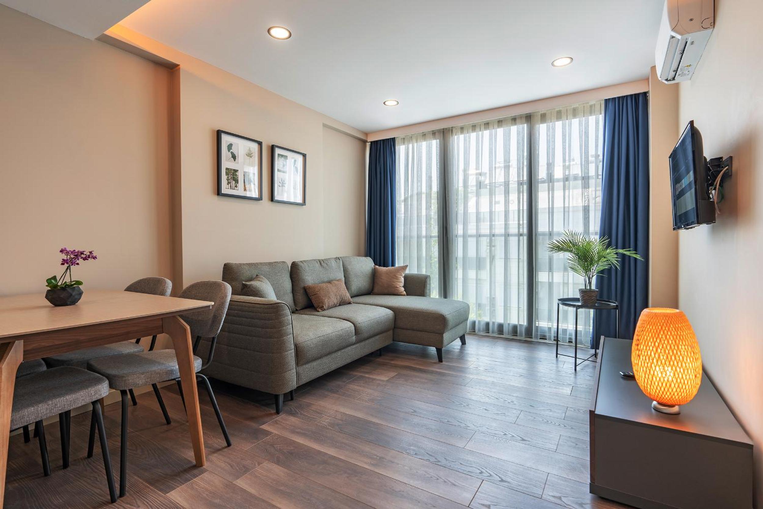 Deluxe One-Bedroom Apartment