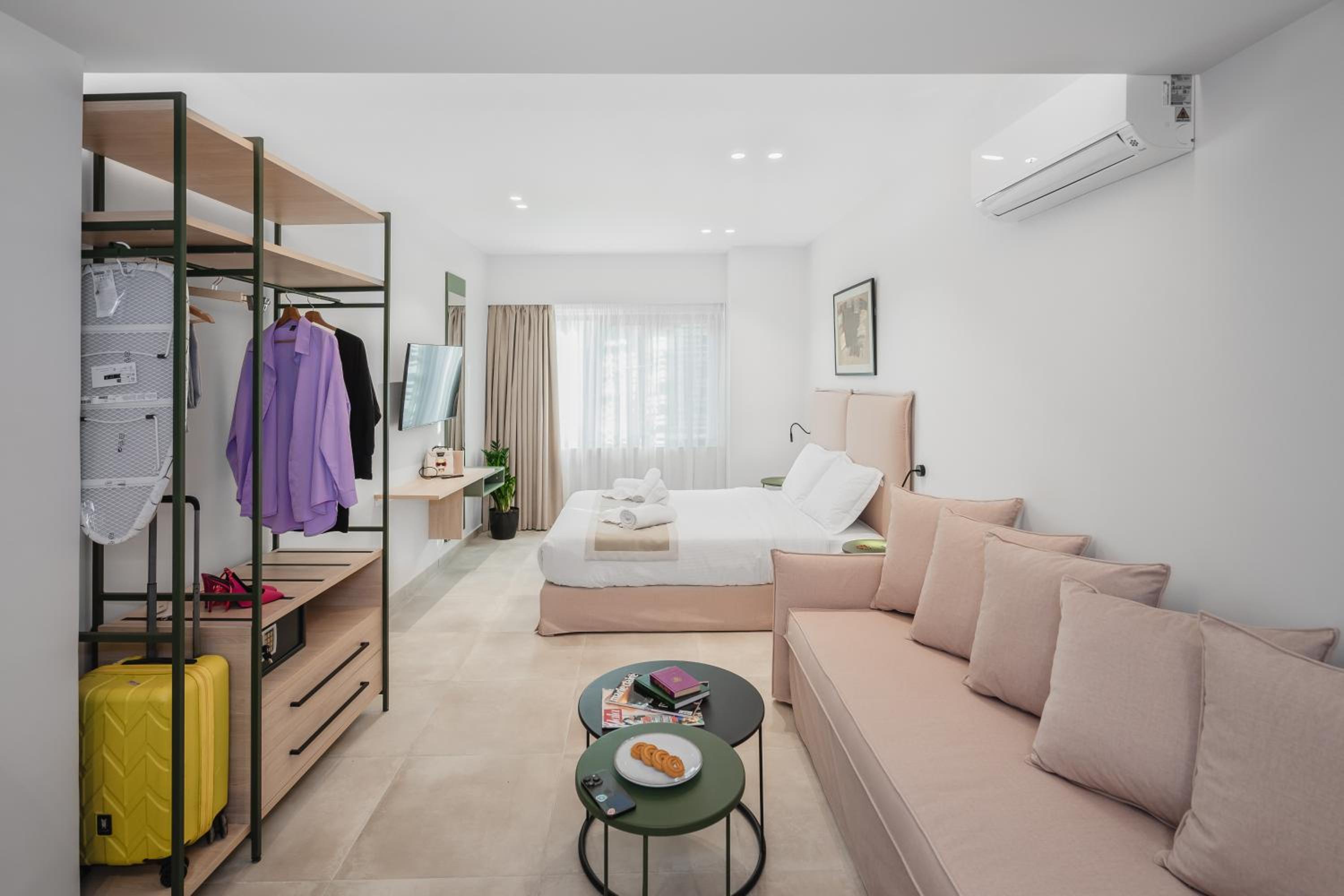 Deluxe Family Suite photo 1