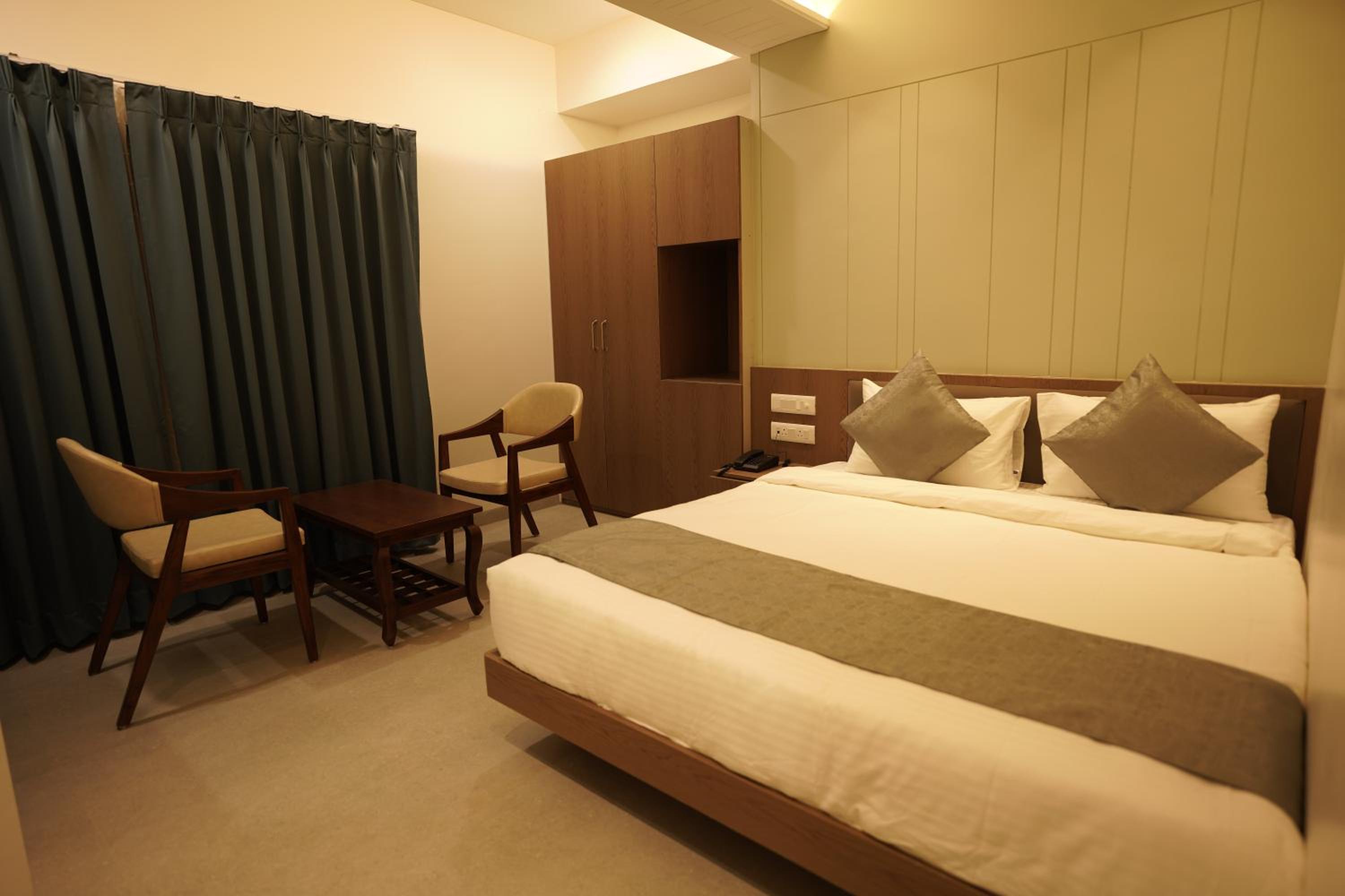Standard King Room photo 2