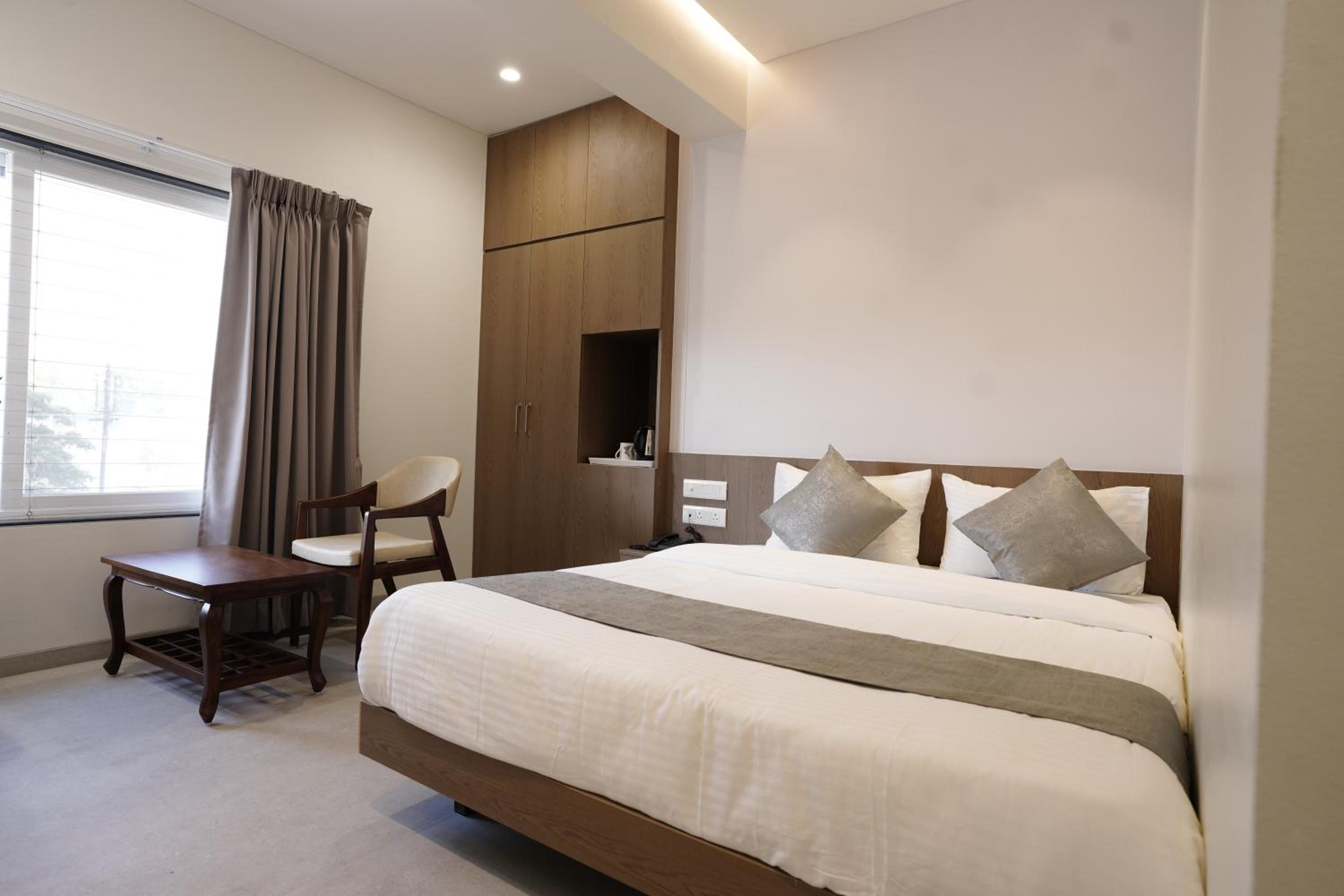 Standard King Room photo 1