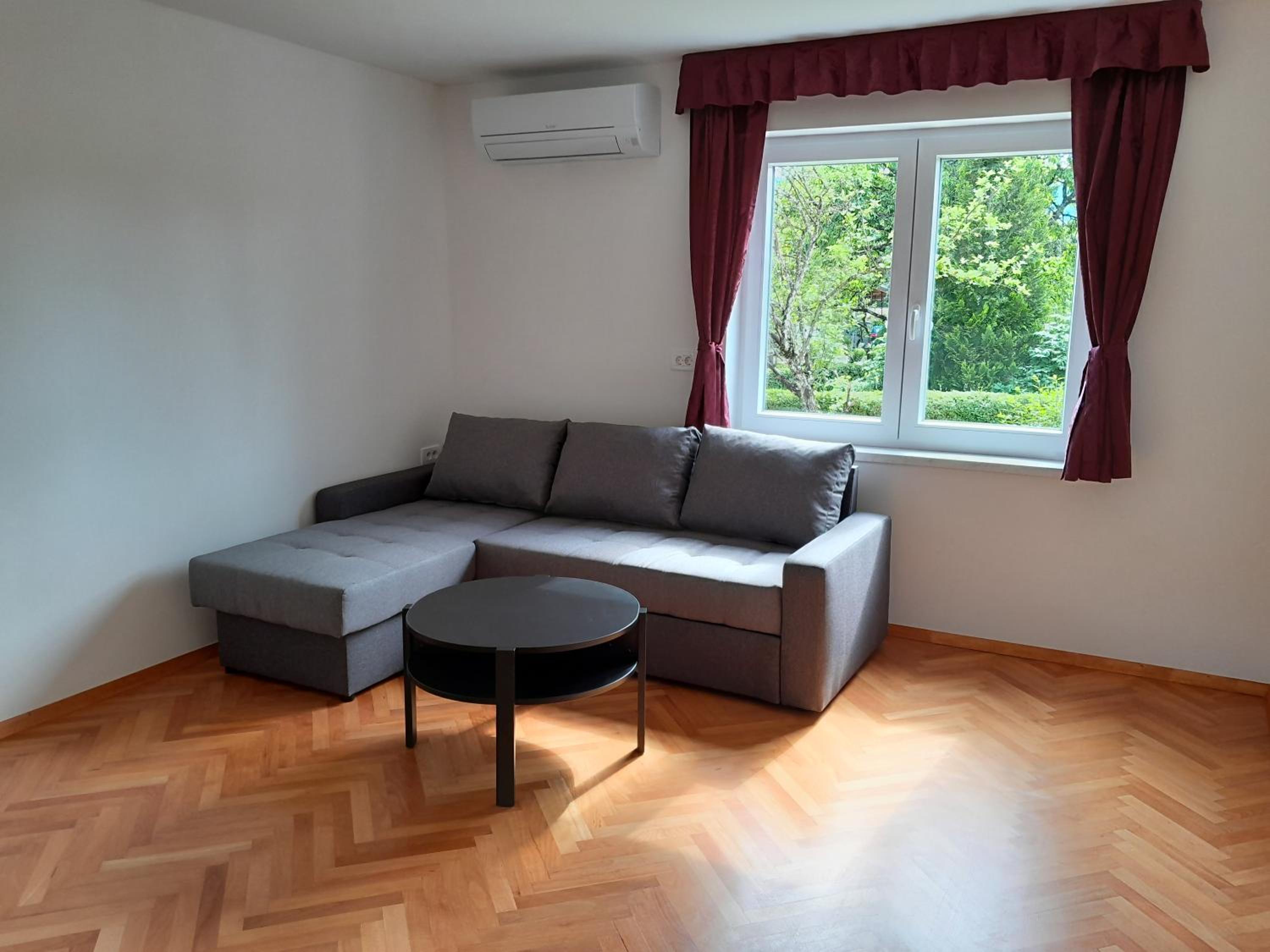 One-Bedroom Apartment with Terrace photo 3