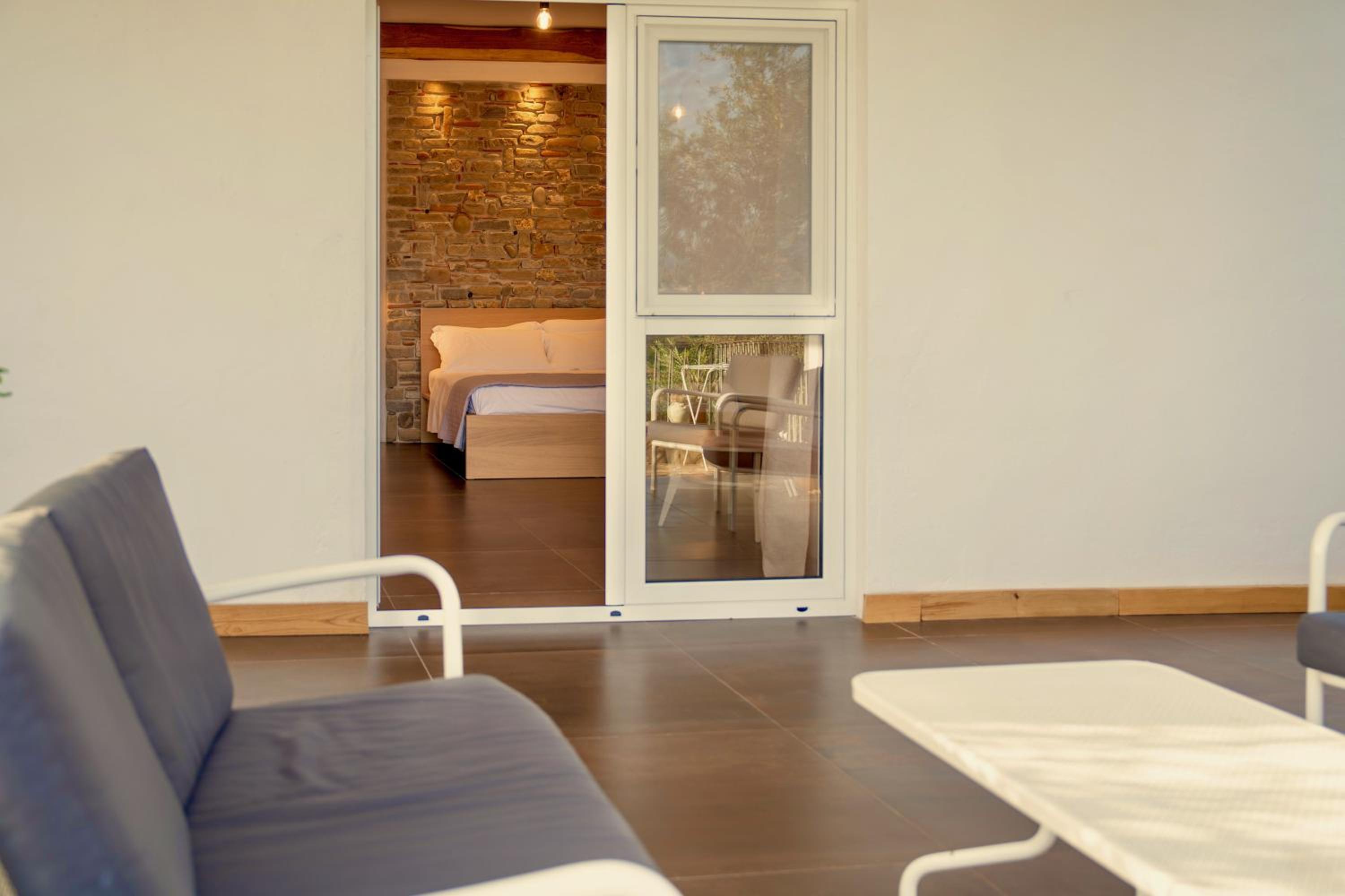Deluxe Double Room with Side Sea View photo 3