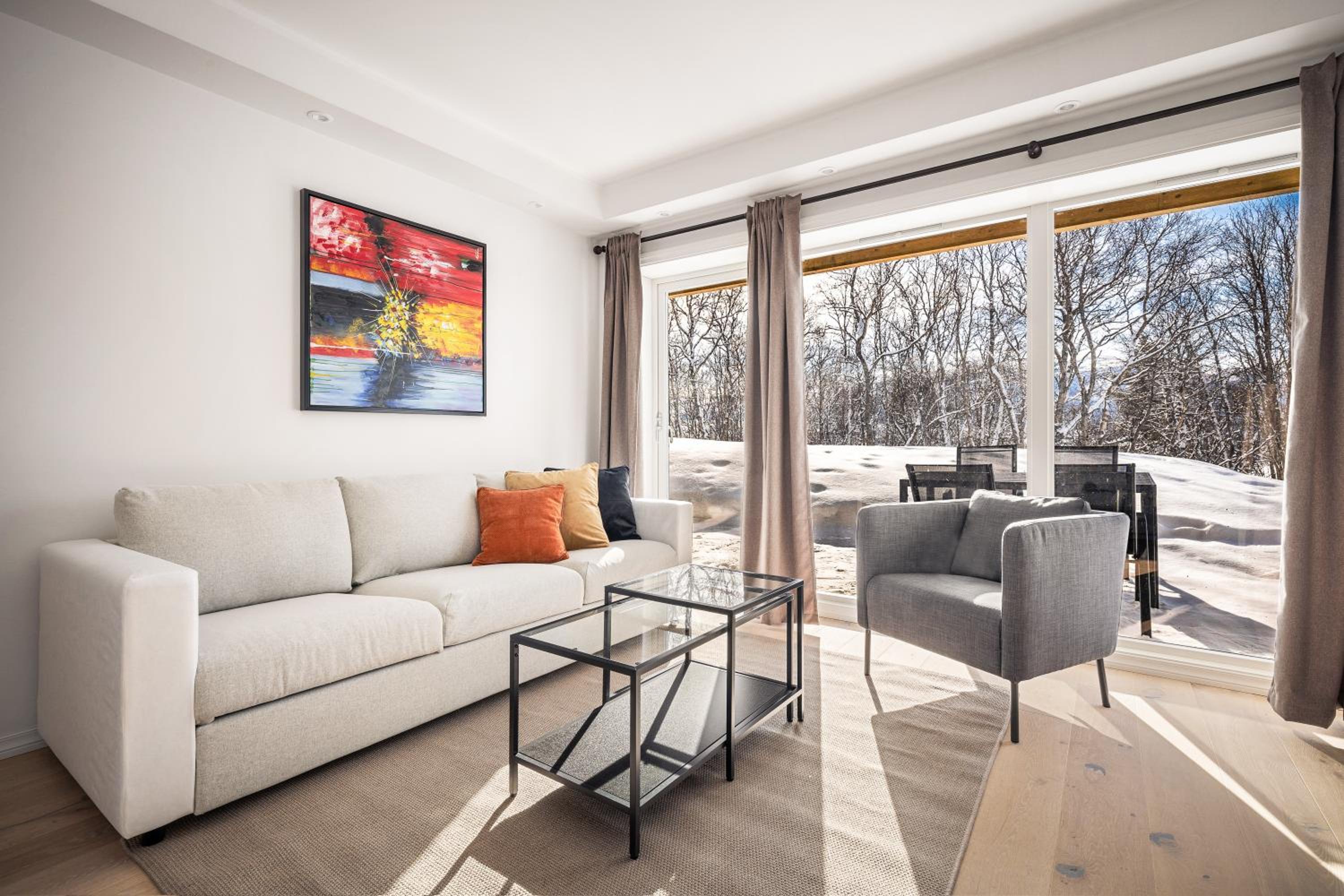 Apartment with Mountain View
