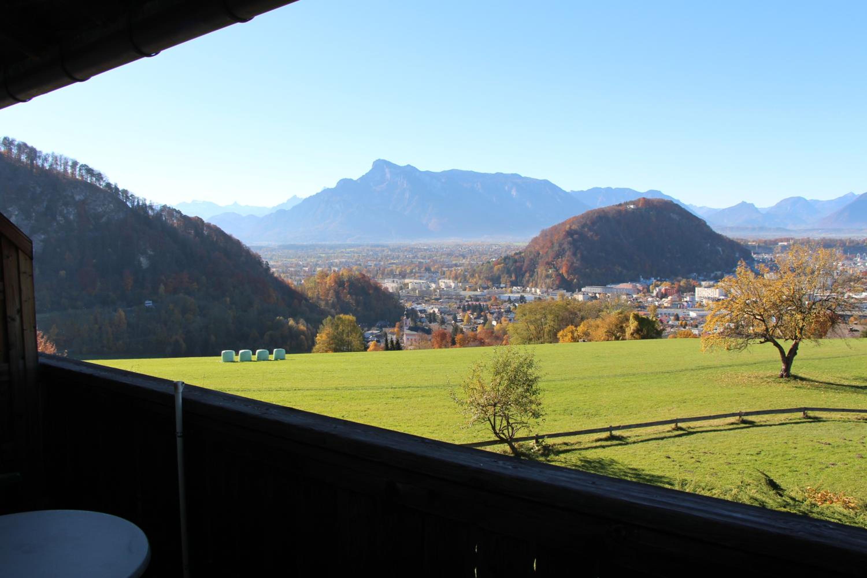 Double Room with Balcony and City View - Photo 3