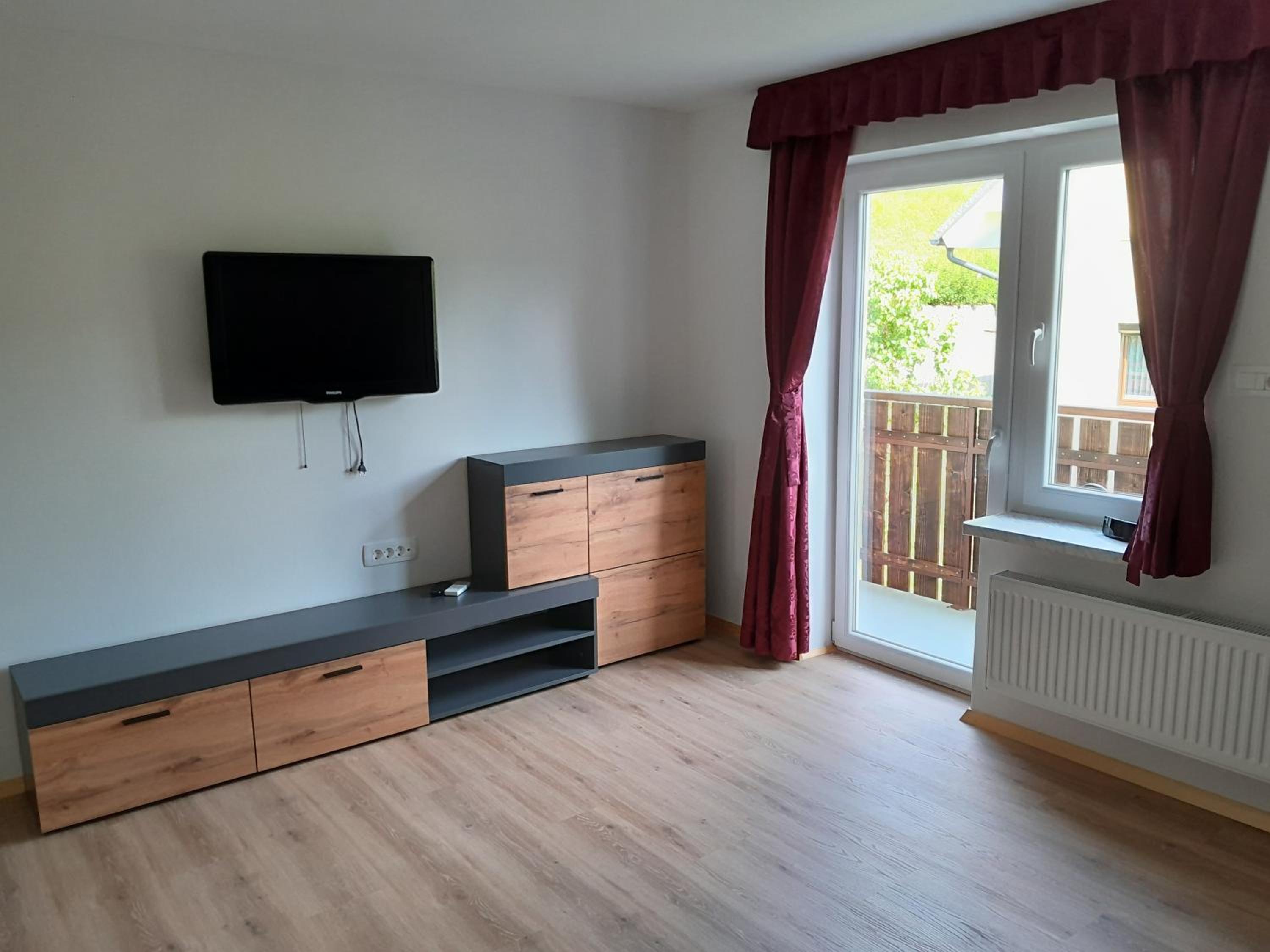 Studio Apartment with Balcony photo 3
