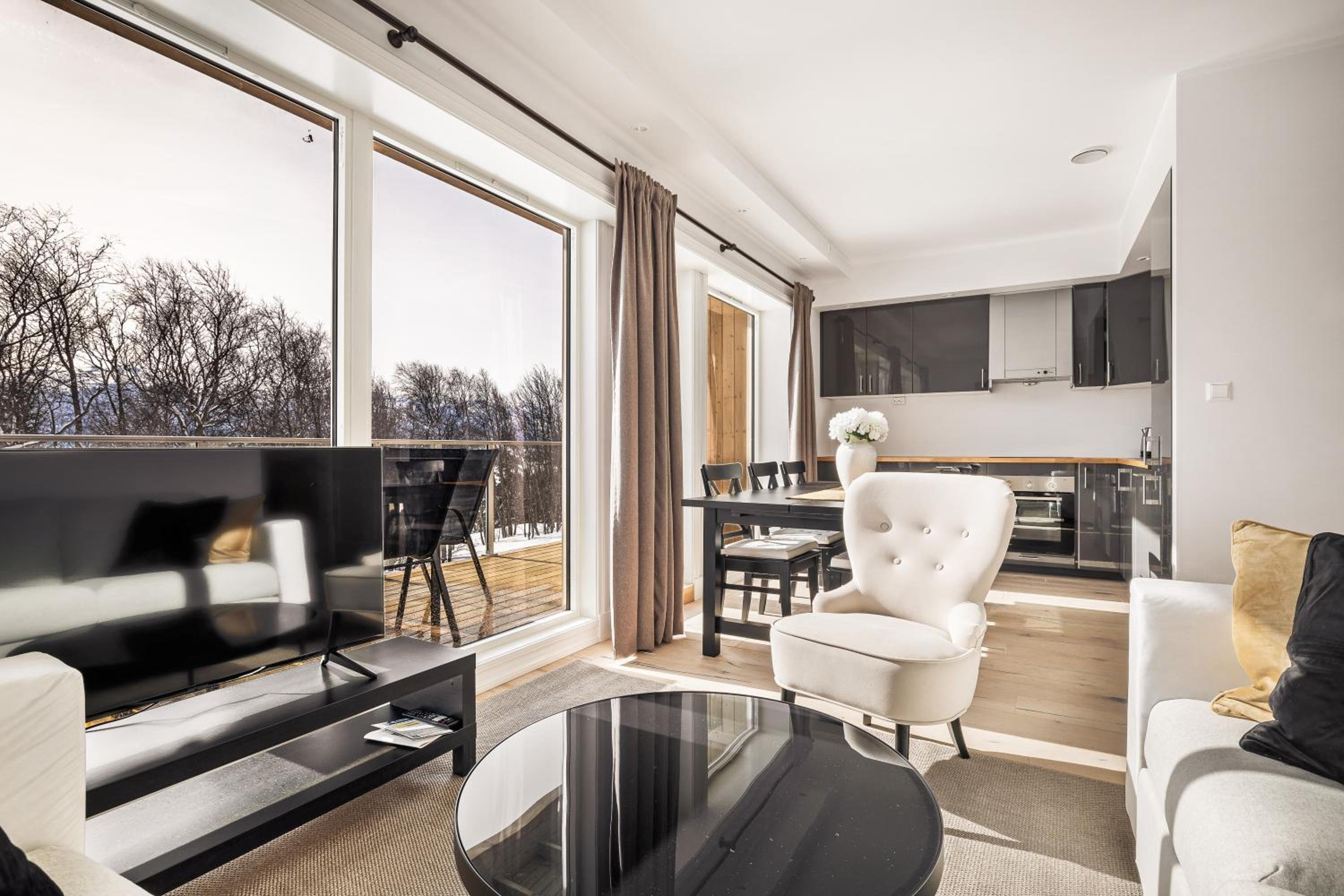 Apartment with Mountain View