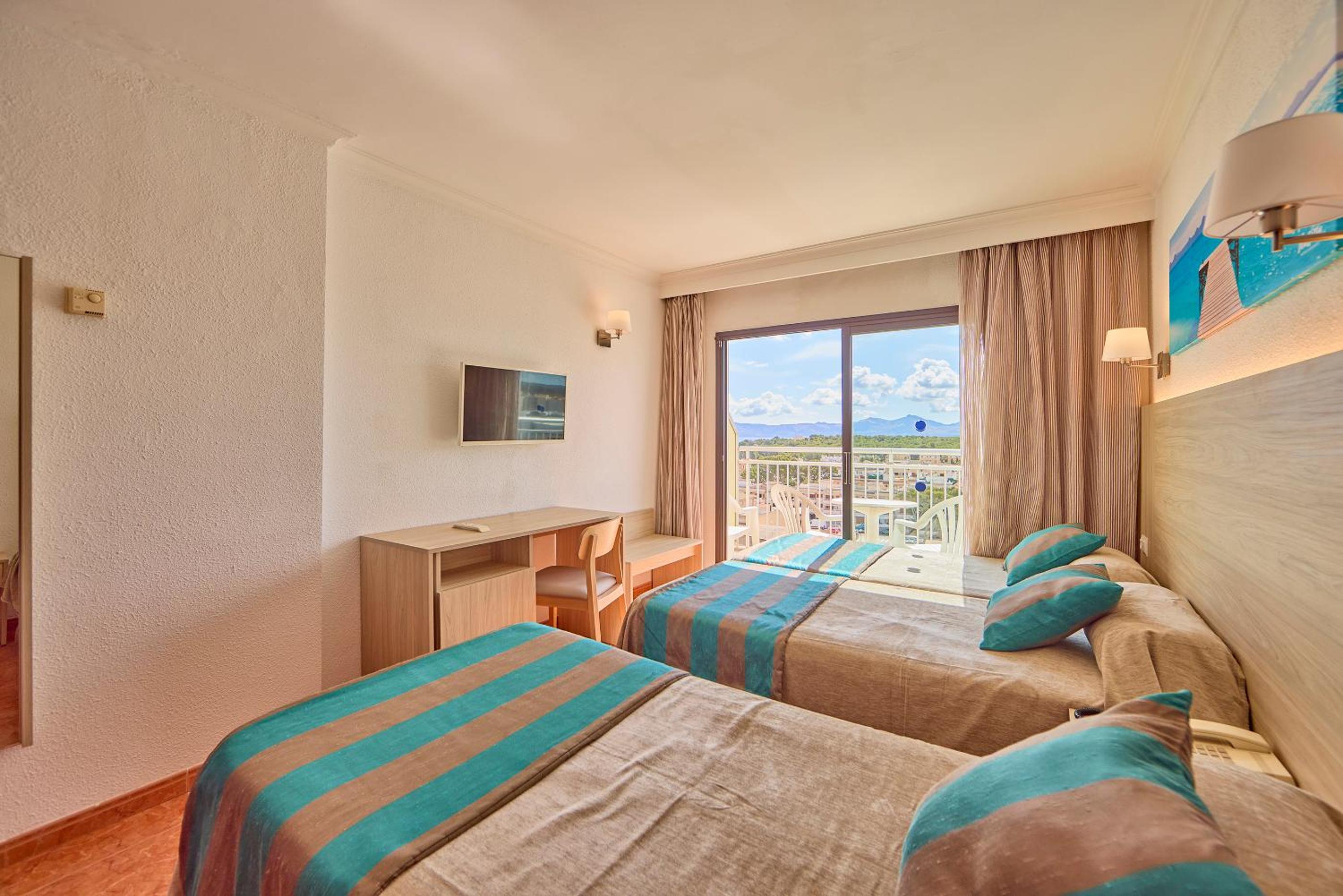 Triple Room (2 Adults + 1 Child) photo 2