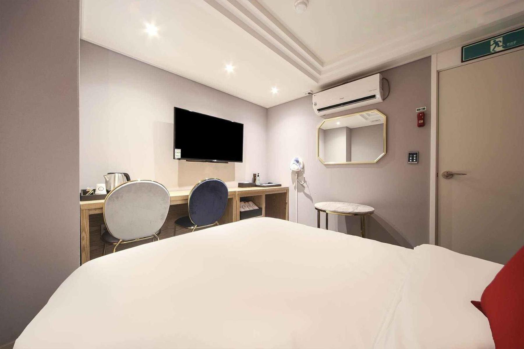 Standard Double Room - Photo 6