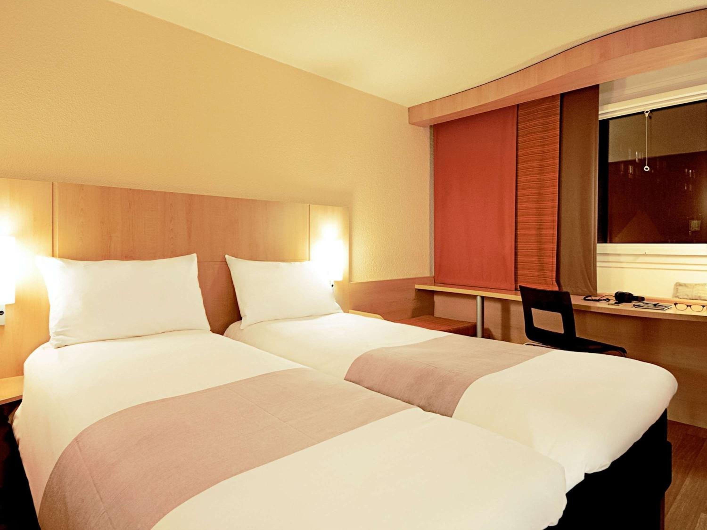 Standard Twin Room - Photo 4