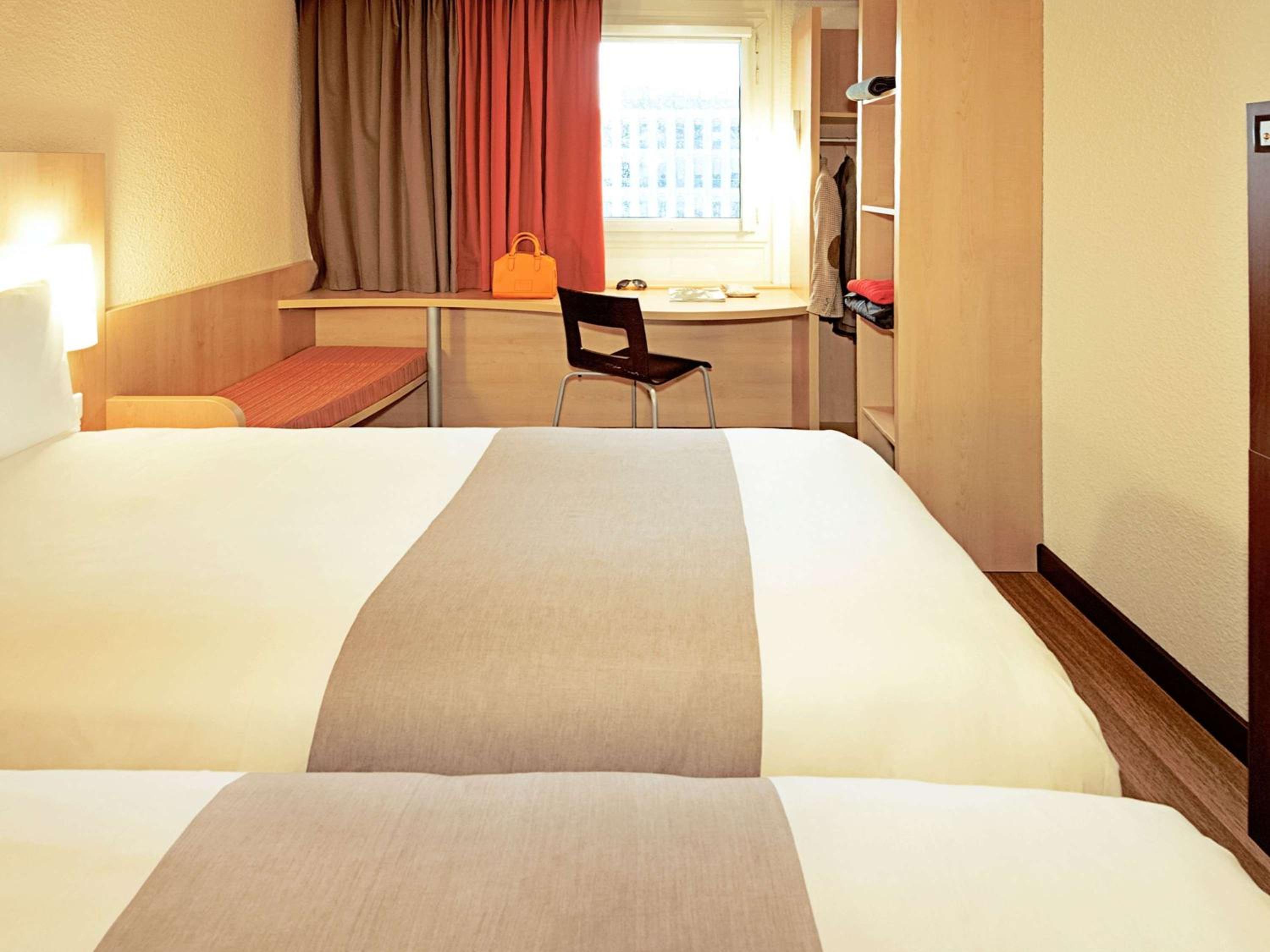 Standard Twin Room - Photo 2