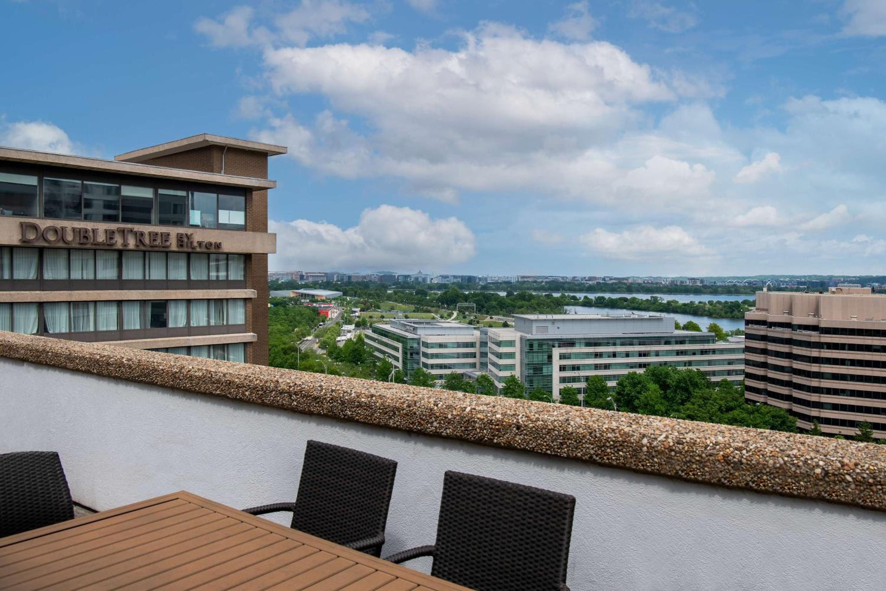 One-Bedroom King Suite with Balcony - Photo 8