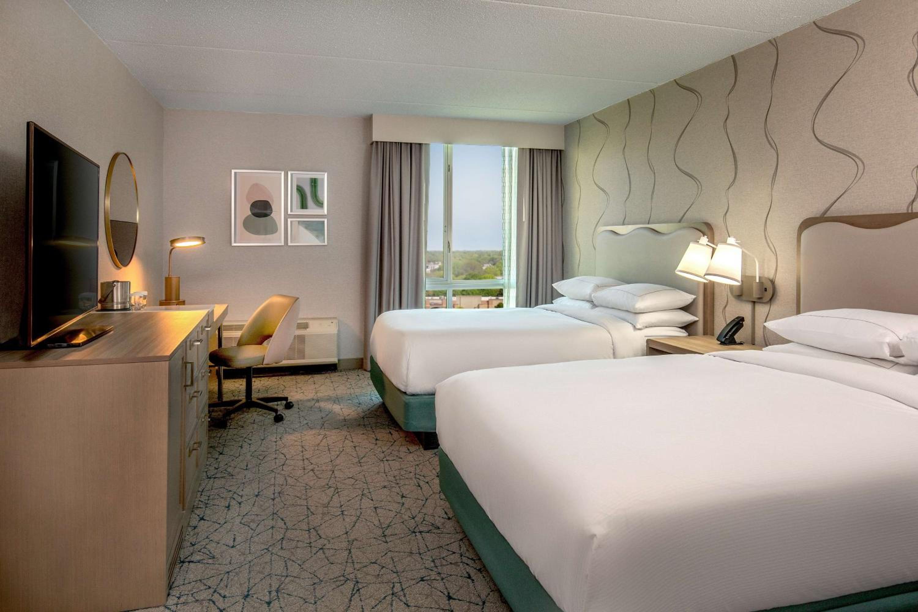Large Queen Room with Two Queen Beds - Photo 5