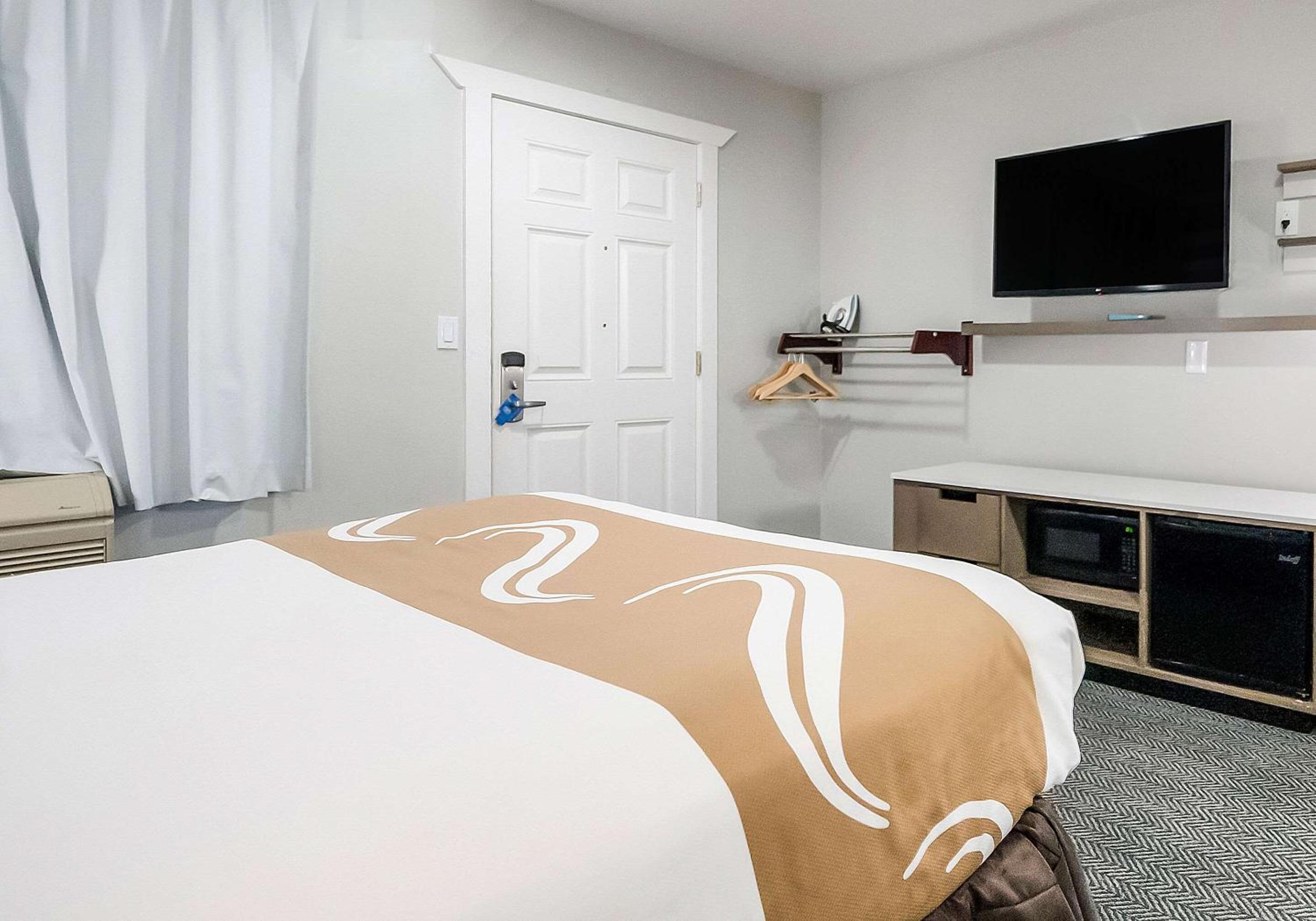 Queen Room - Accessible/Non-Smoking - Photo 4