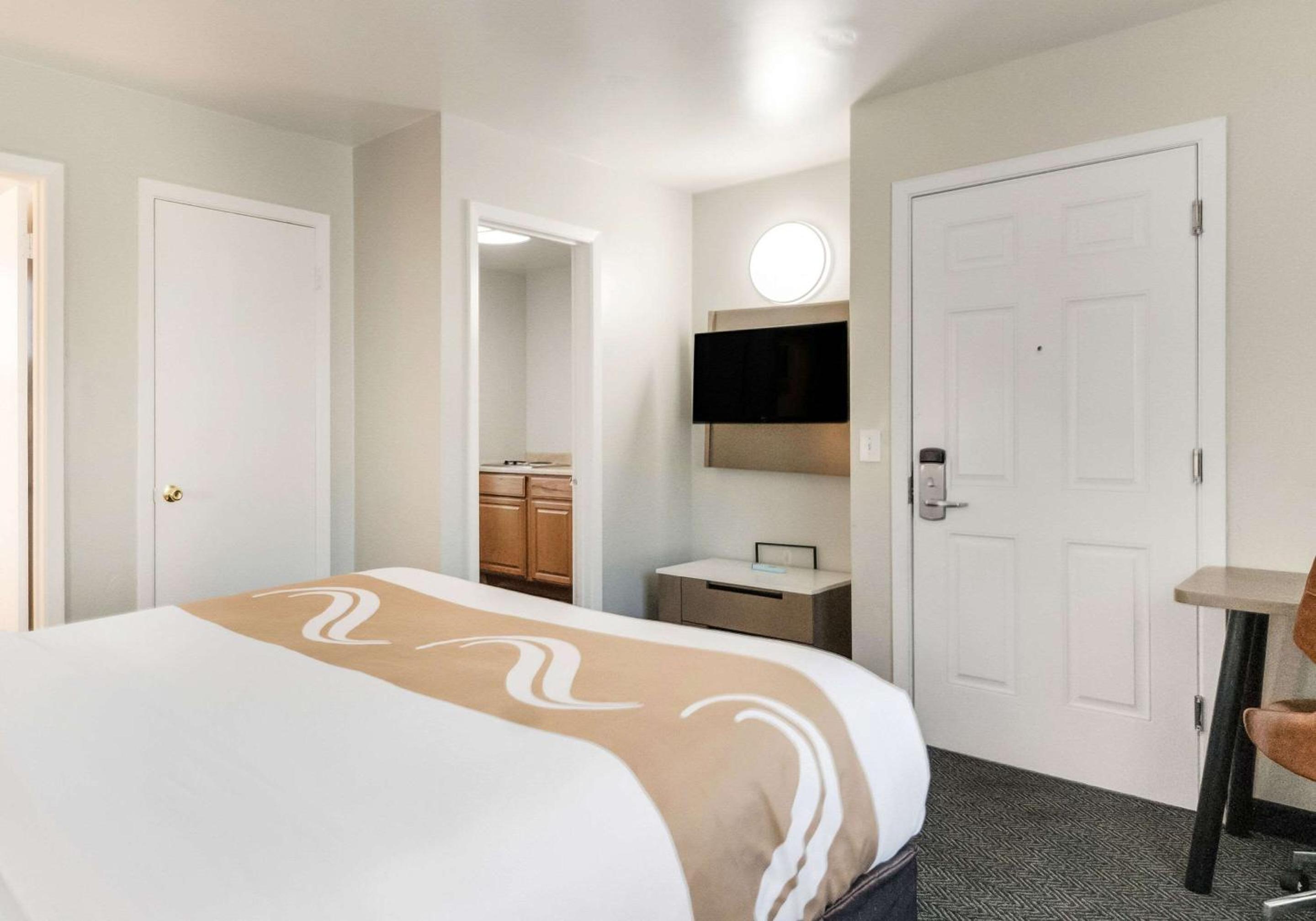 Standard Queen Room - Photo 2