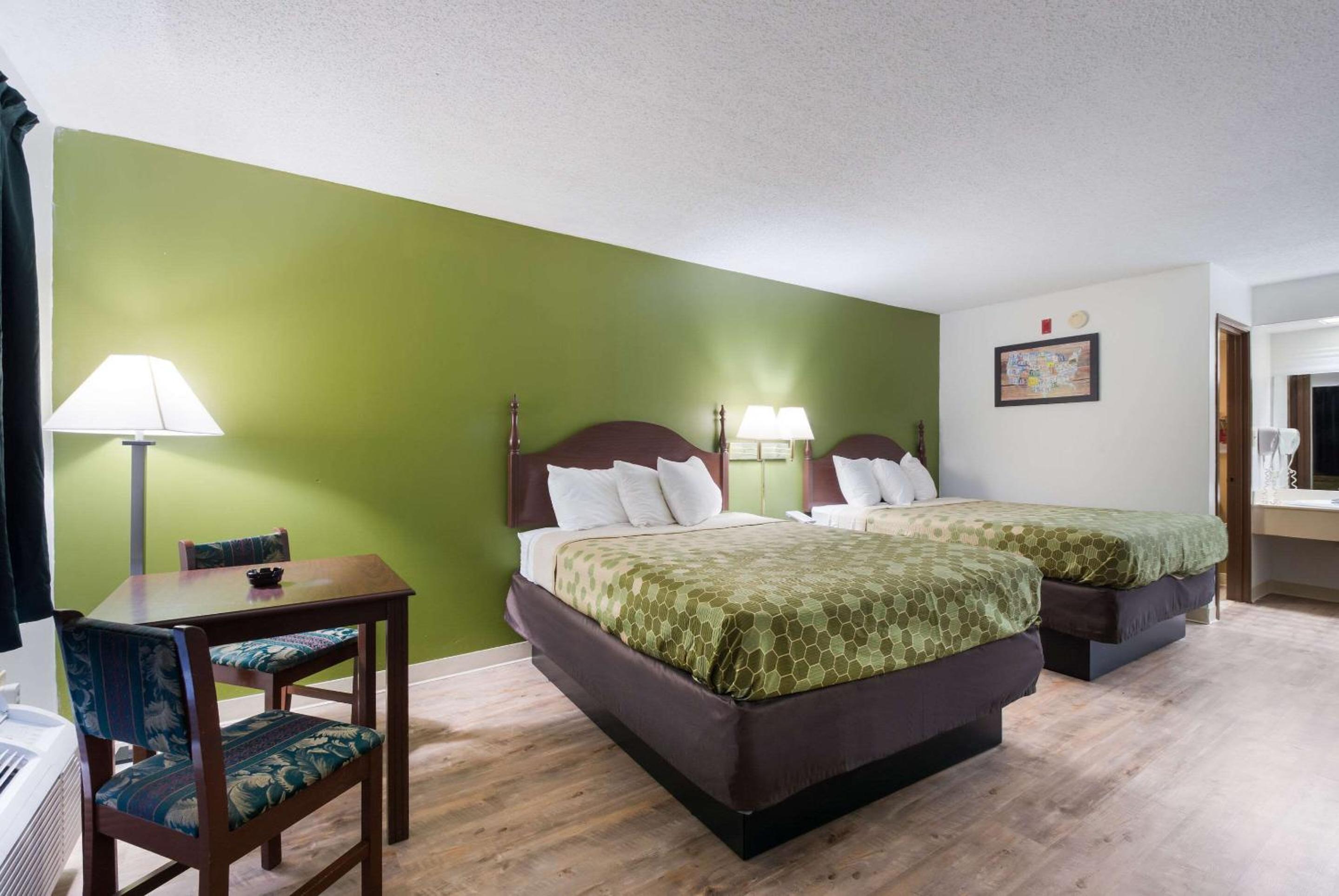 Queen Room with Two Queen Beds - Non-Smoking photo 1