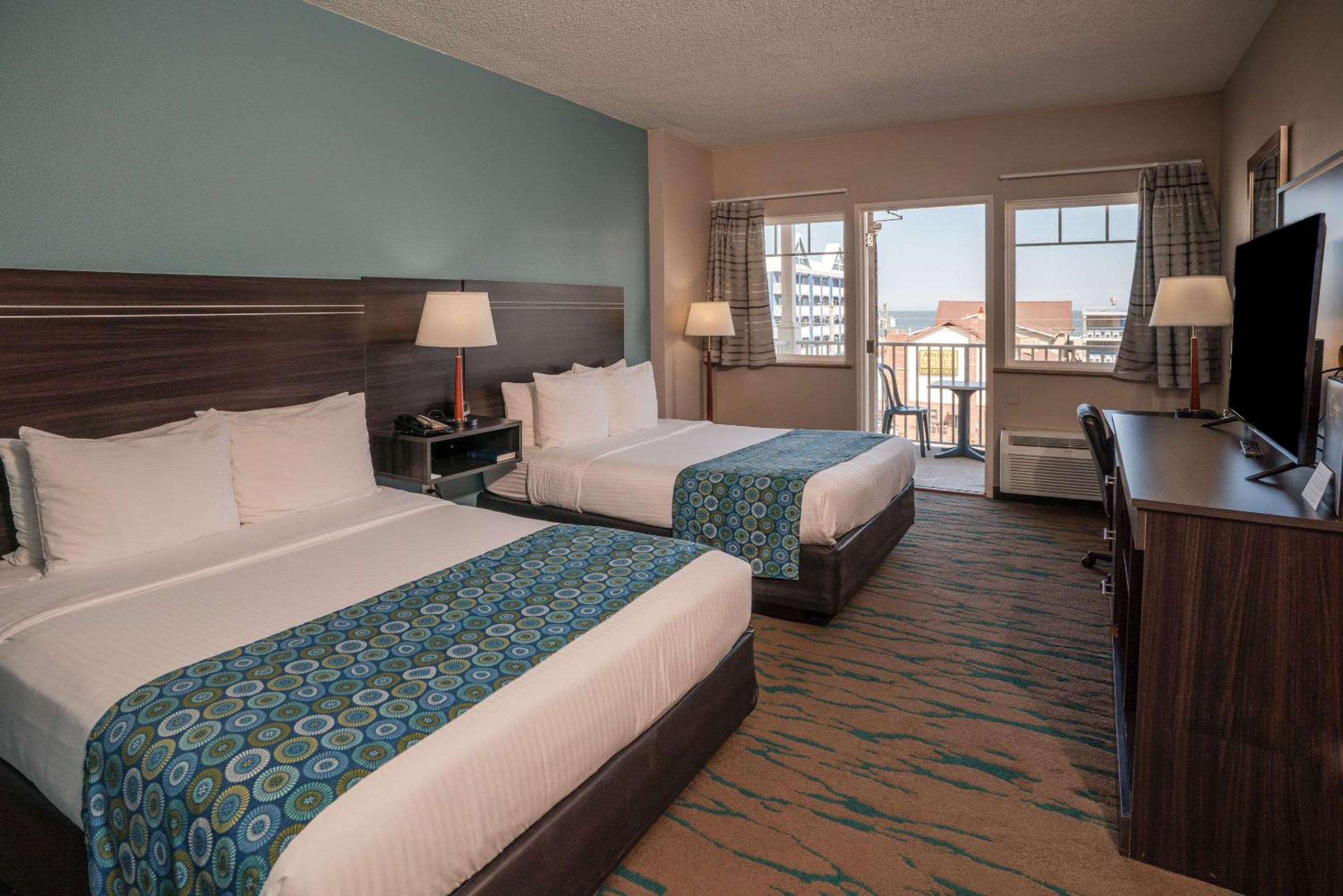 Queen Room with Two Queen Beds - Non-Smoking - Photo 1