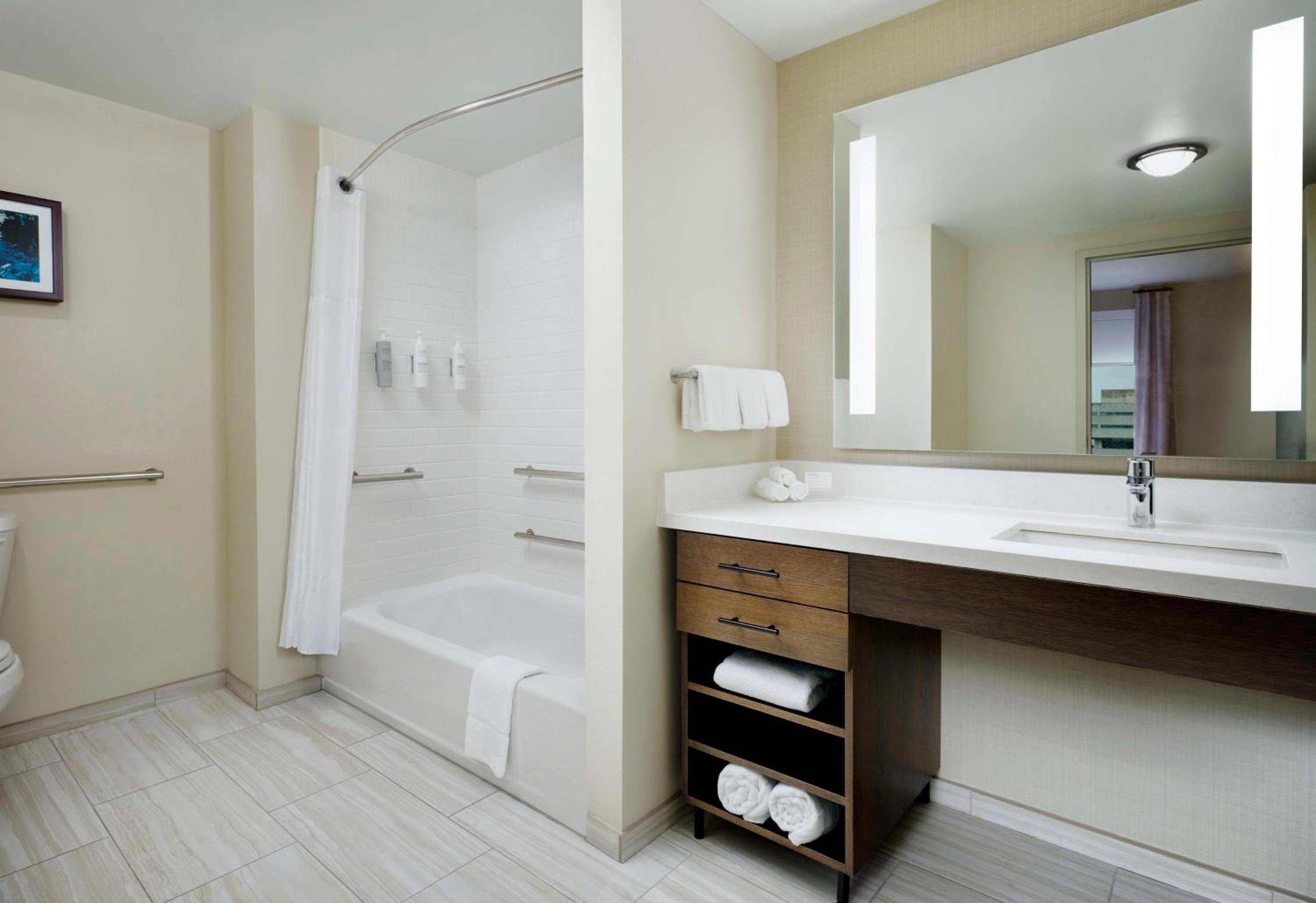 King Studio Suite - Mobility Access/Non-Smoking