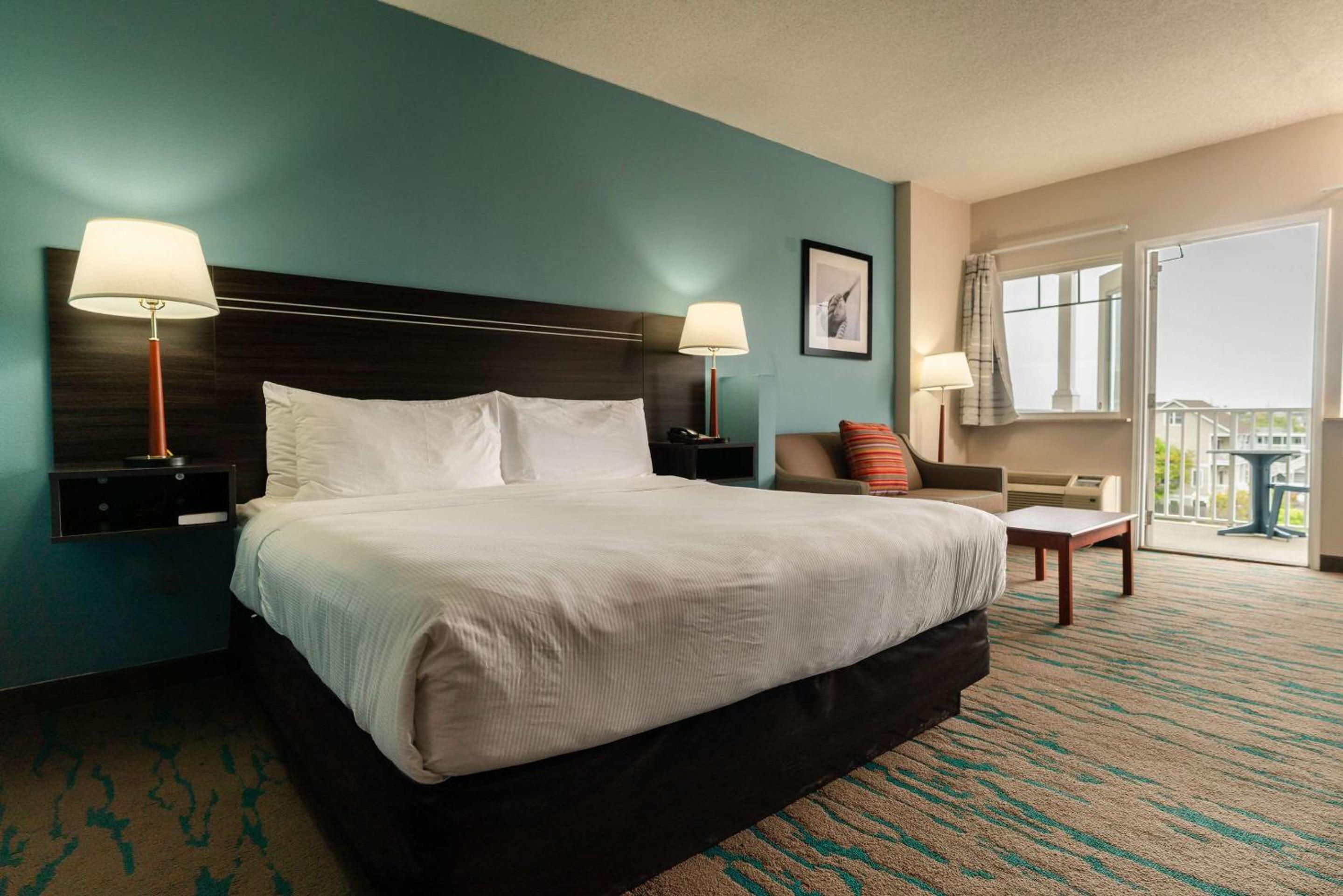 King Suite - Non-Smoking - Photo 1