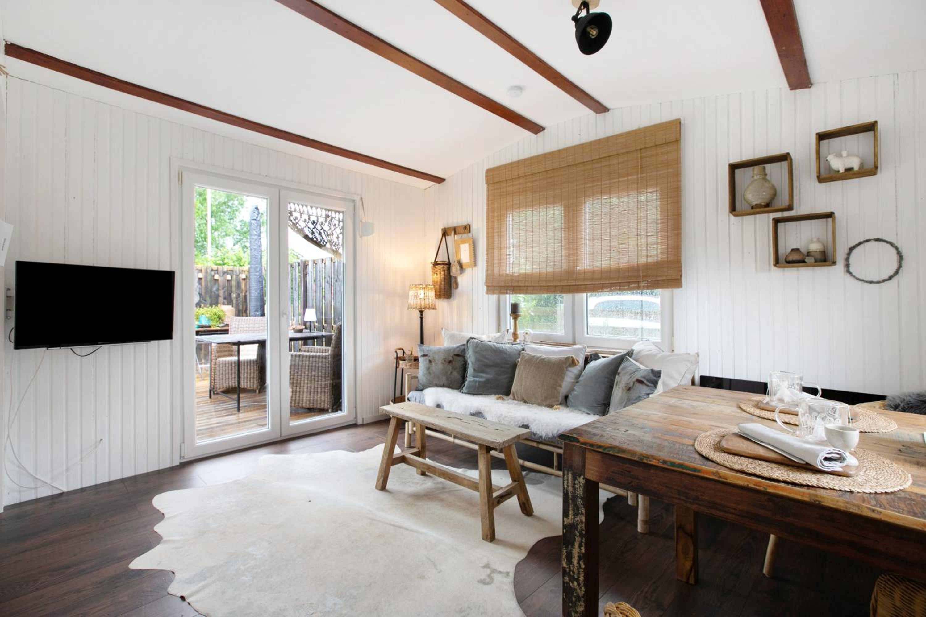 One-Bedroom House photo 1
