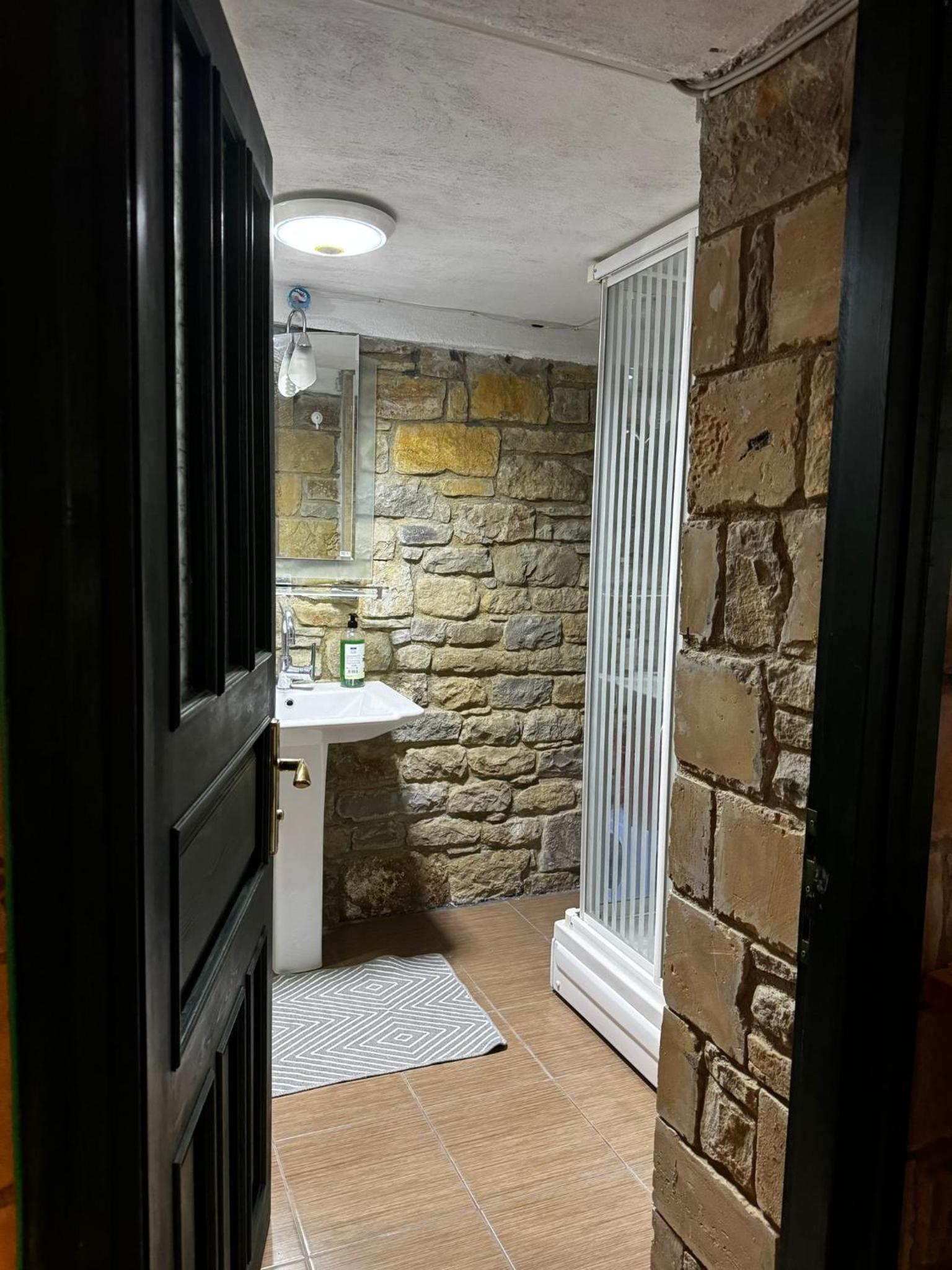 One-Bedroom House photo 2