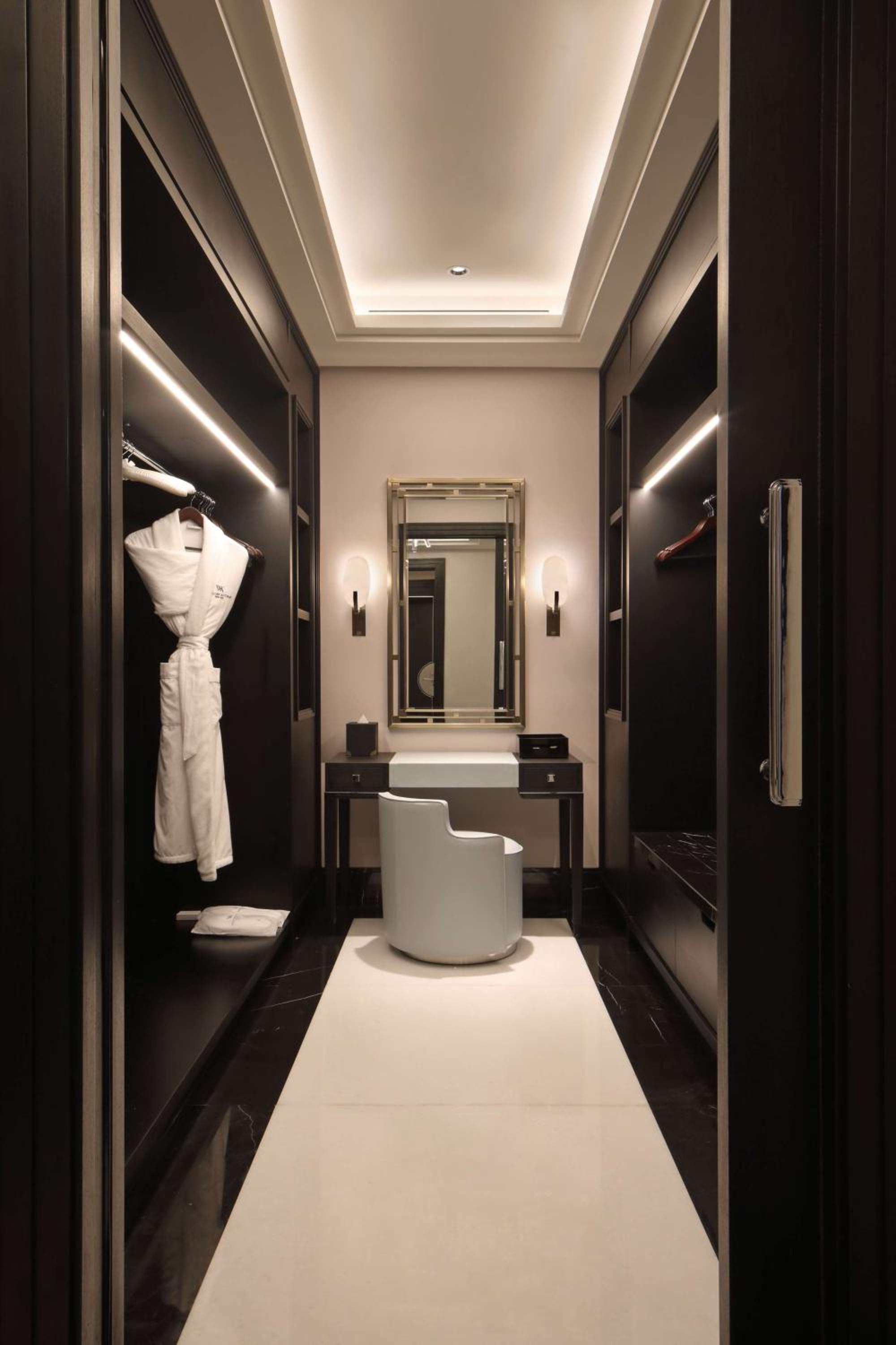 One-Bedroom Deluxe King Suite - Photo 3