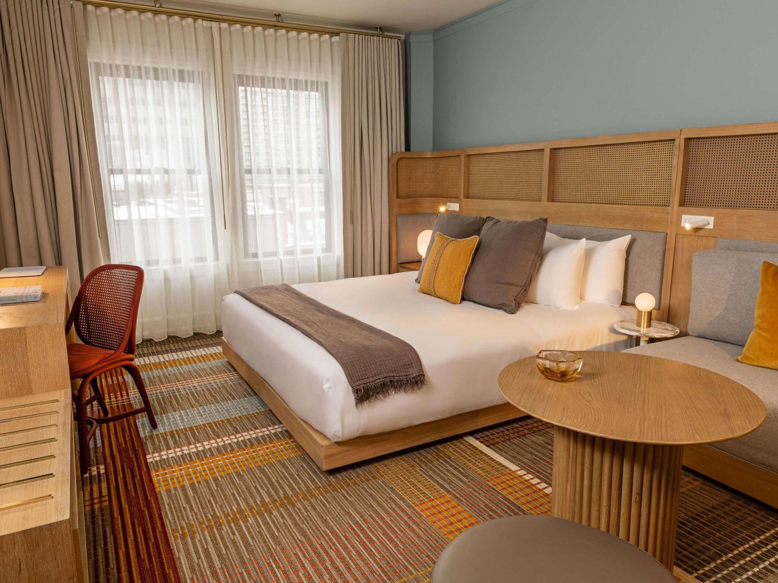 Superior King Room with Cityview - Photo 5