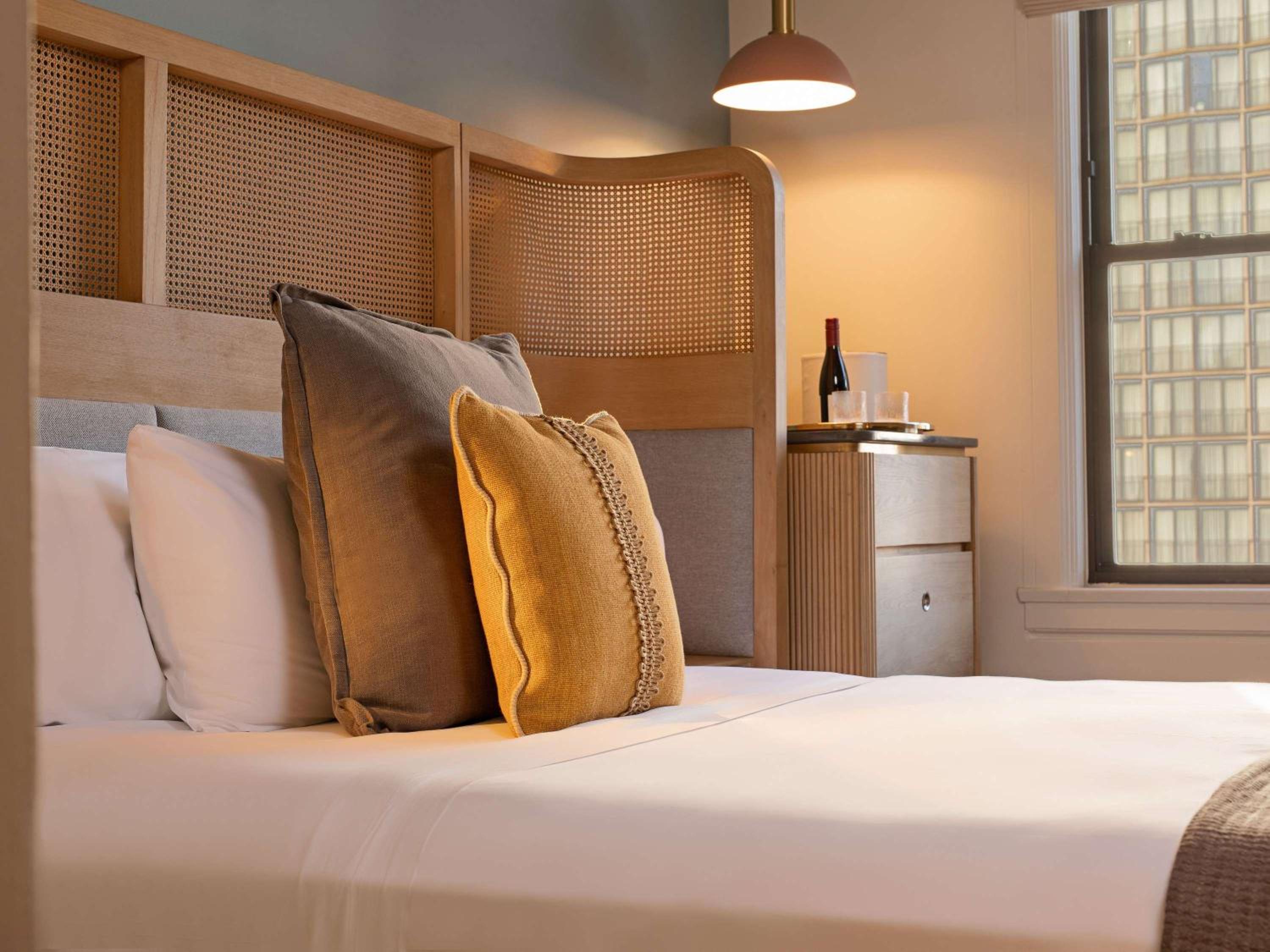 Classic Queen Room with Cityview - Photo 1