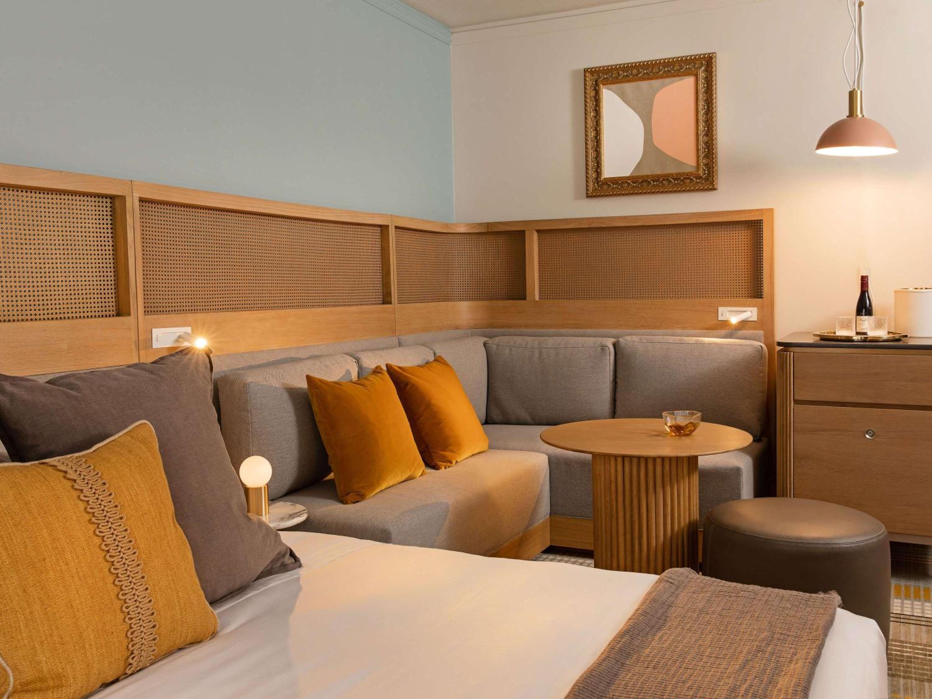 Superior King Room with Cityview - Photo 1