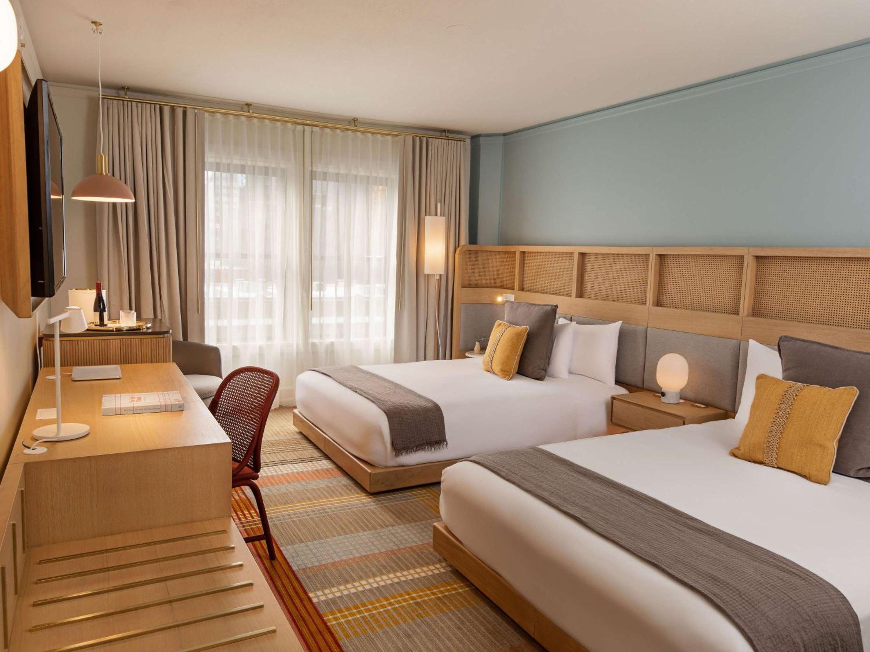 Superior Queen Room with Two Queen Beds and Cityview - Photo 3