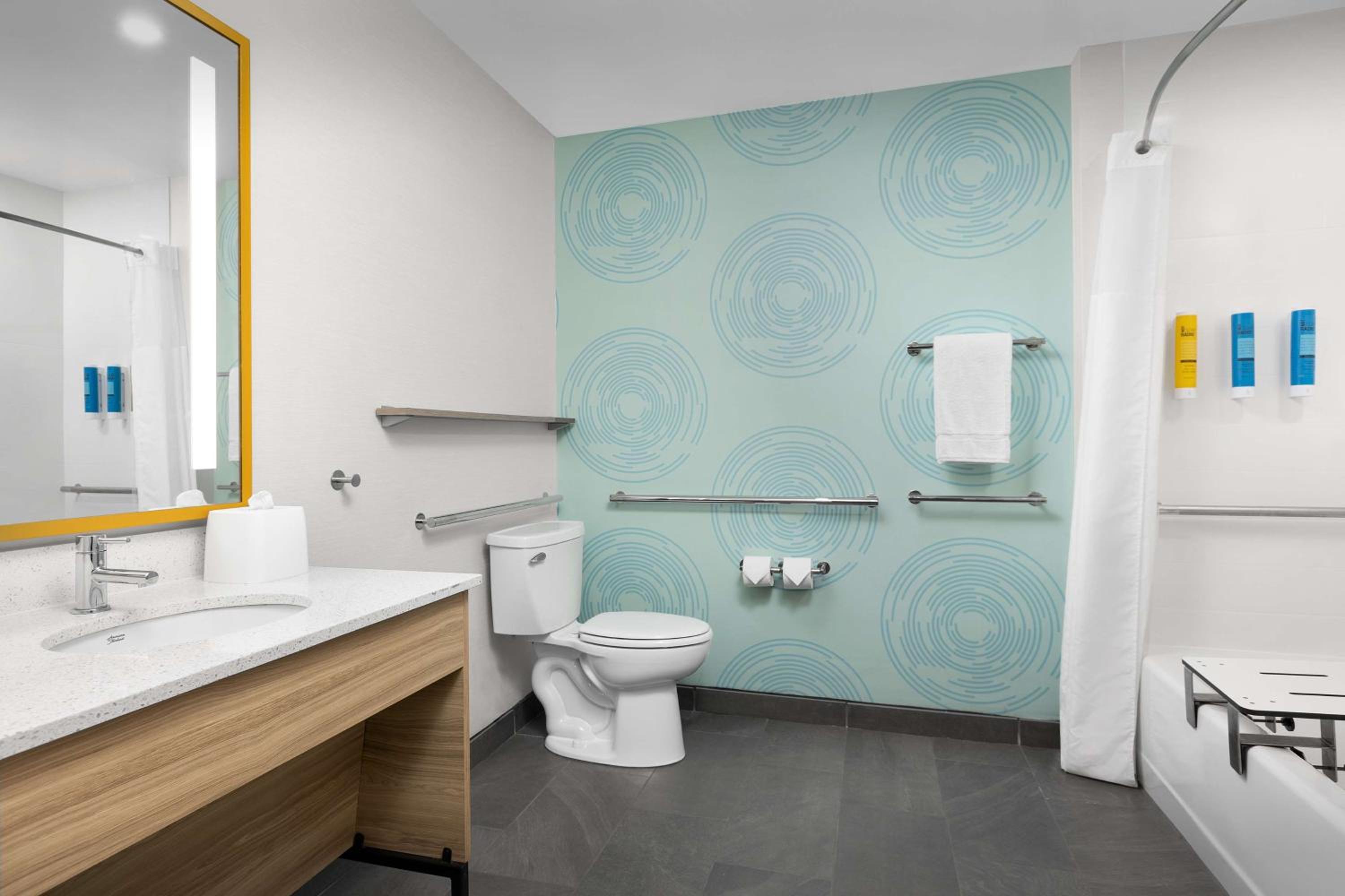Queen Room with Two Queen Beds - Mobility Access - Photo 3