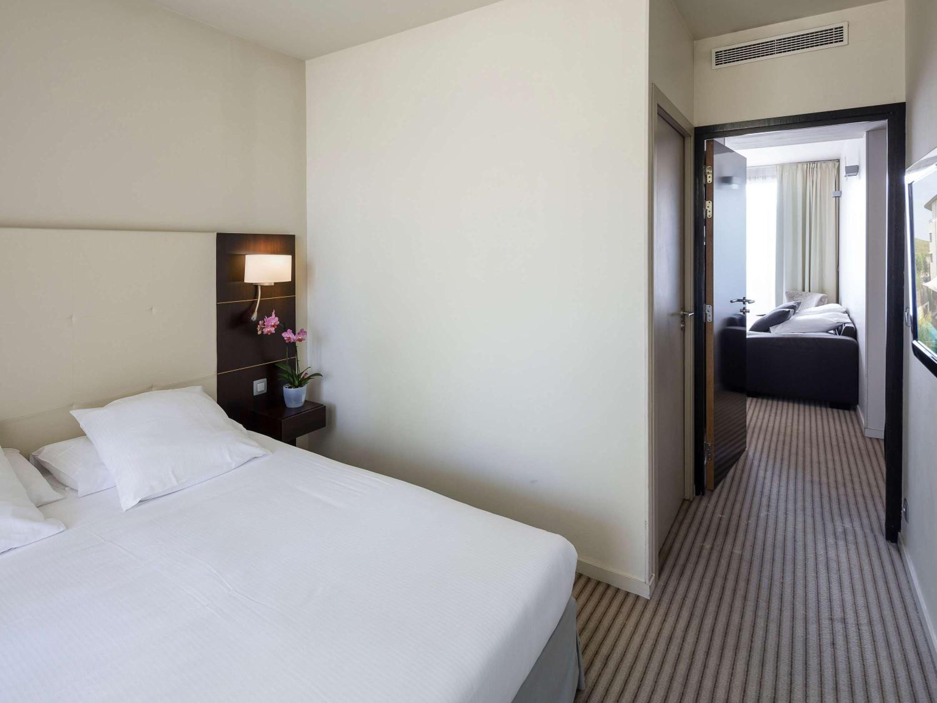 Queen Suite with Sofa Bed and Terrace