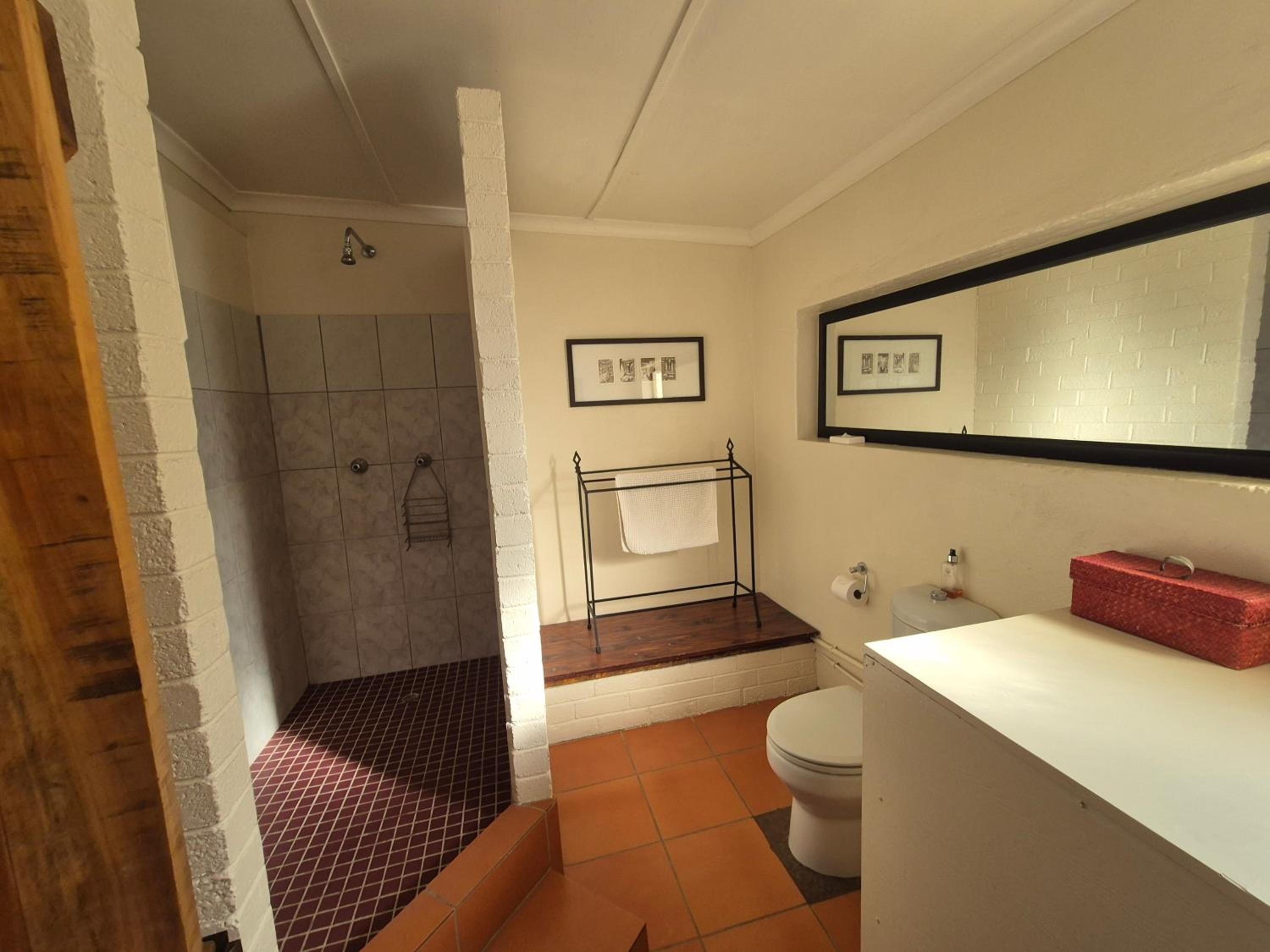 Three-Bedroom Cottage - Photo 5