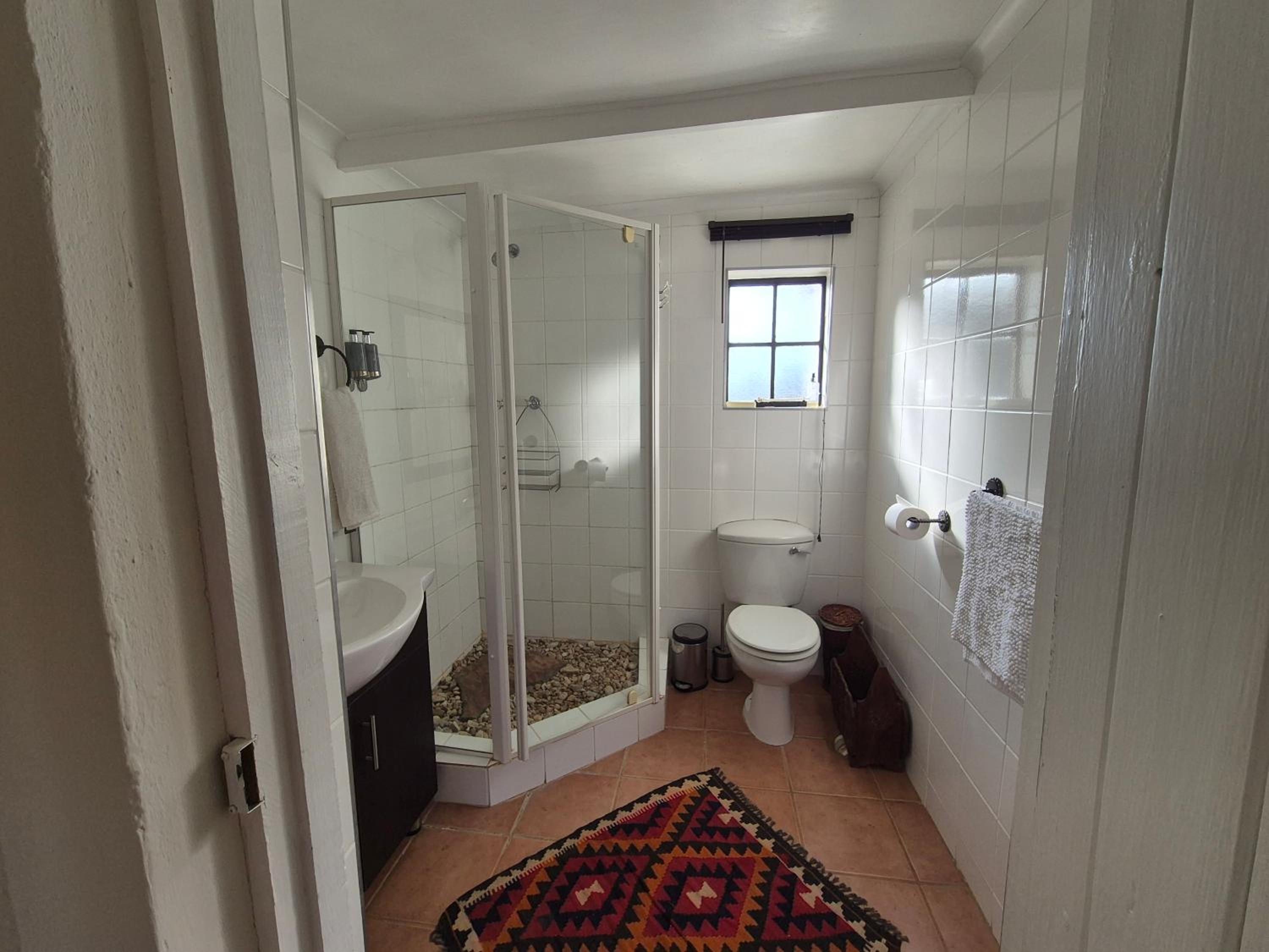 Three-Bedroom Cottage - Photo 2